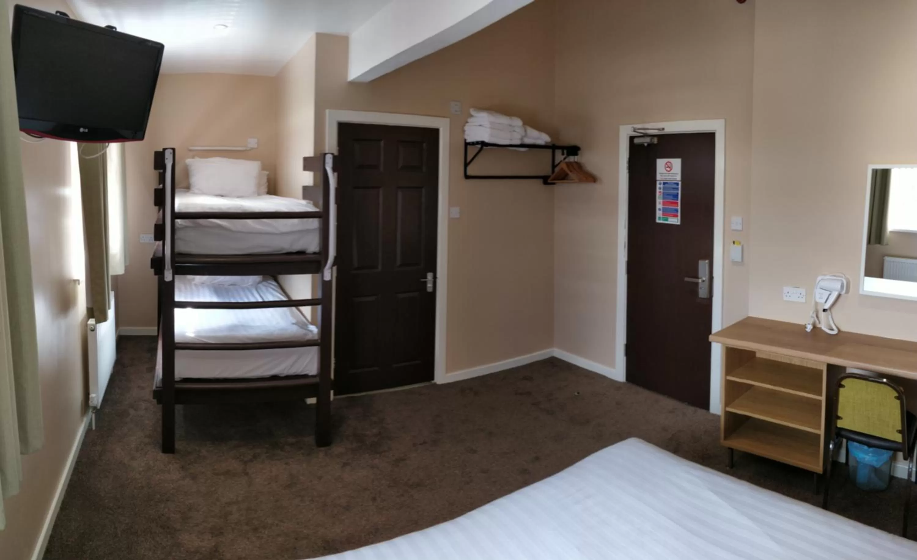 Bedroom, Bed in The Lawton