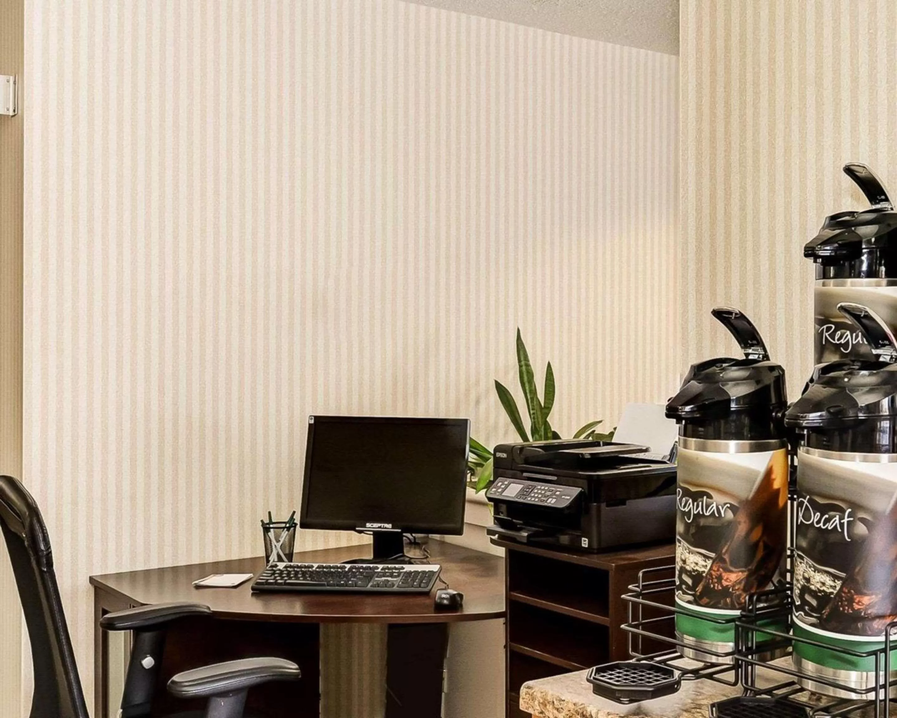 On site in Quality Inn Spring Mills - Martinsburg North