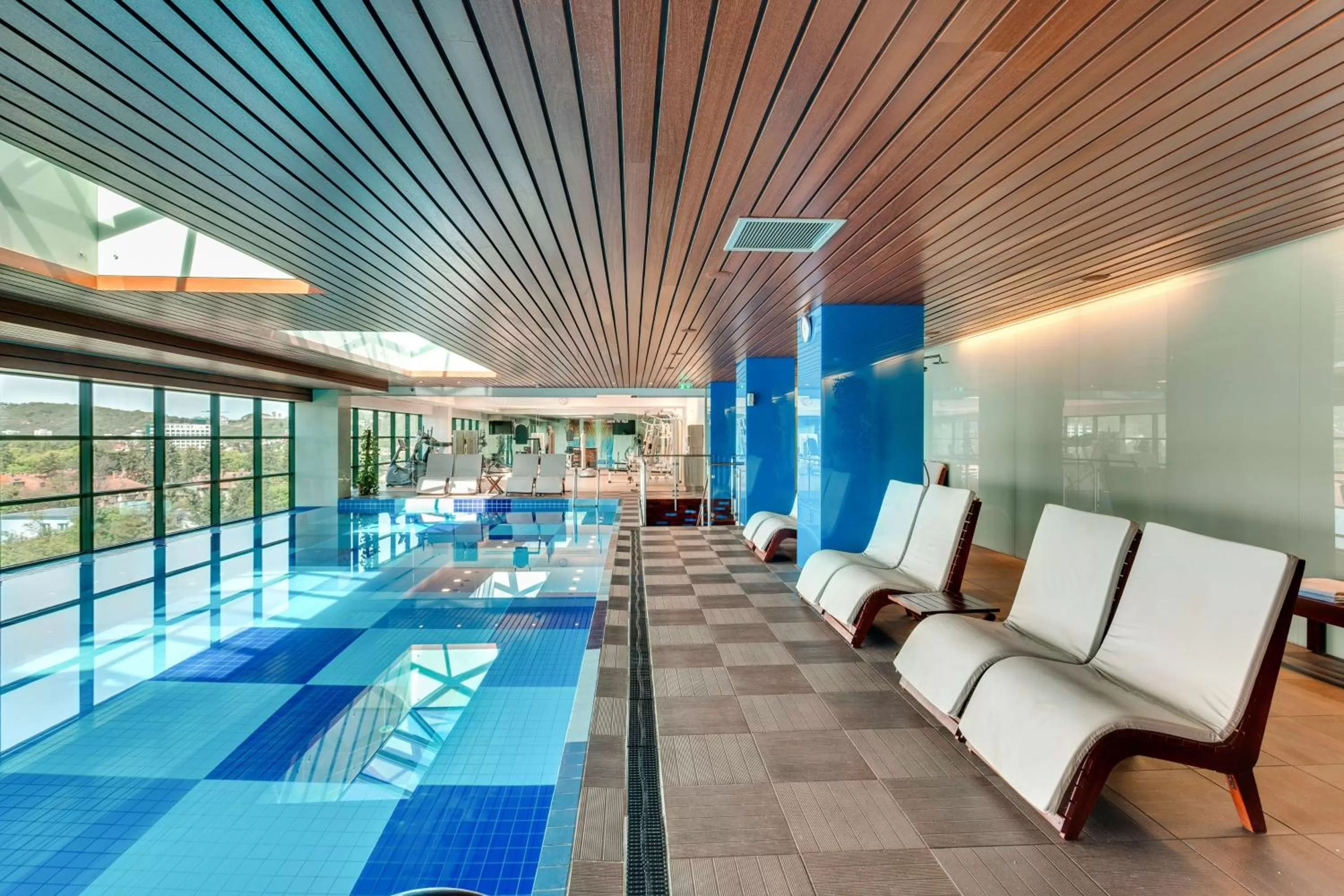 Swimming pool in DoubleTree by Hilton Hotel Cluj - City Plaza