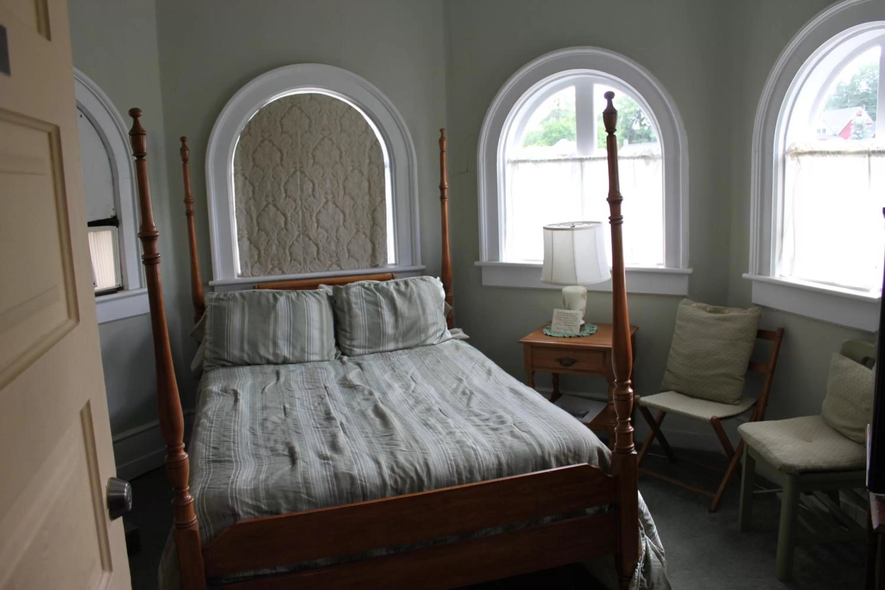 Bedroom, Bed in Victorian Charm Inn