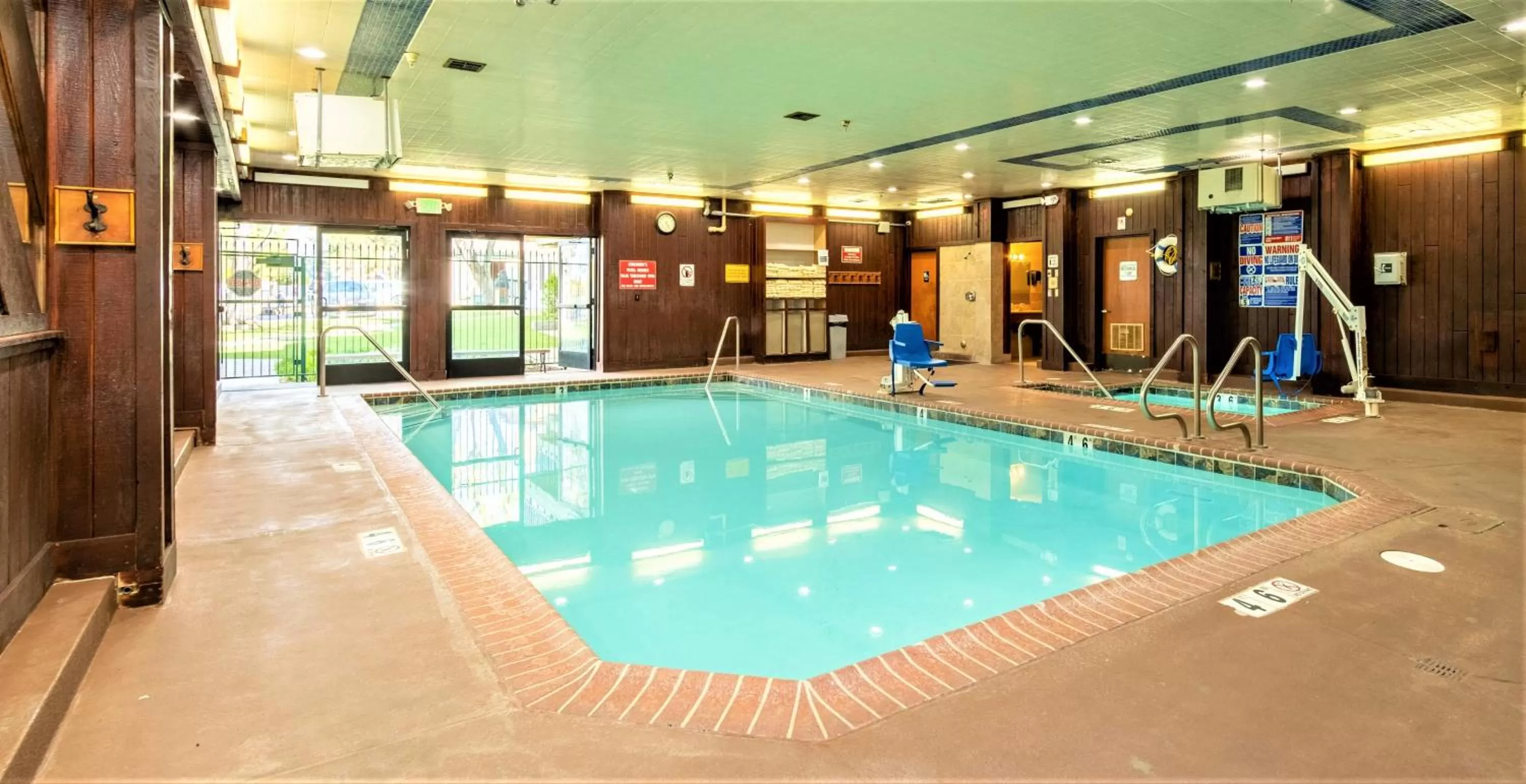 Swimming pool in Lagonita Lodge