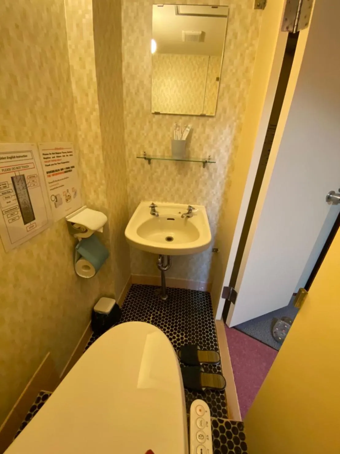 Toilet in Asakusa Ryokan Toukaisou