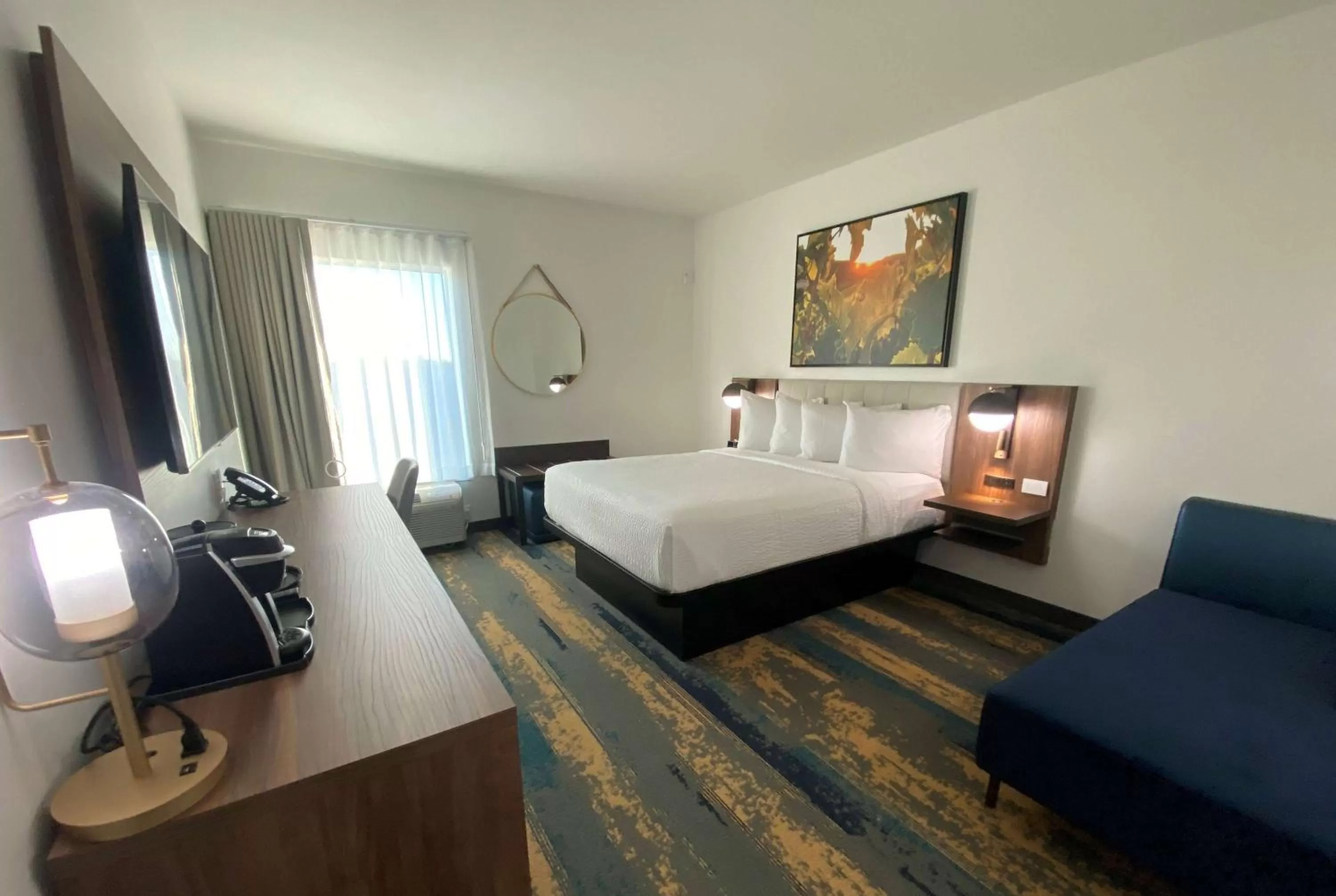 1 King Bed, Hearing Accessible Suite, Non-Smoking in La Quinta Inn & Suites by Wyndham Galt Lodi North