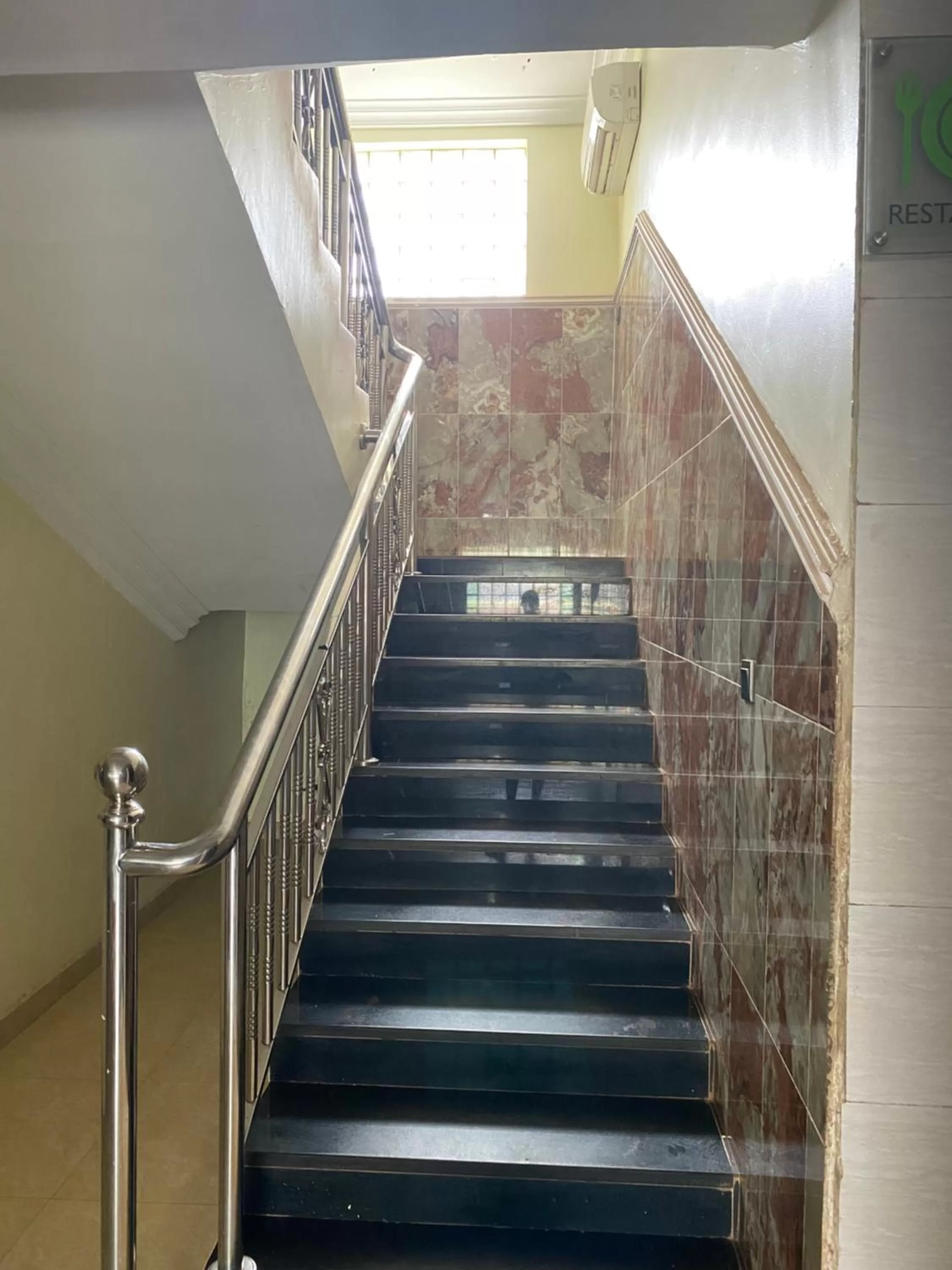 Nue-Crest Hotels & Suites