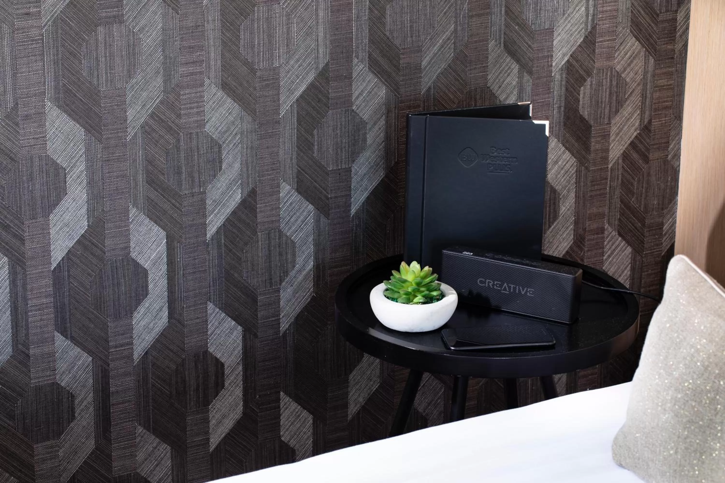 TV and multimedia, Bed in Best Western Plus Hotel les Rives du Ter