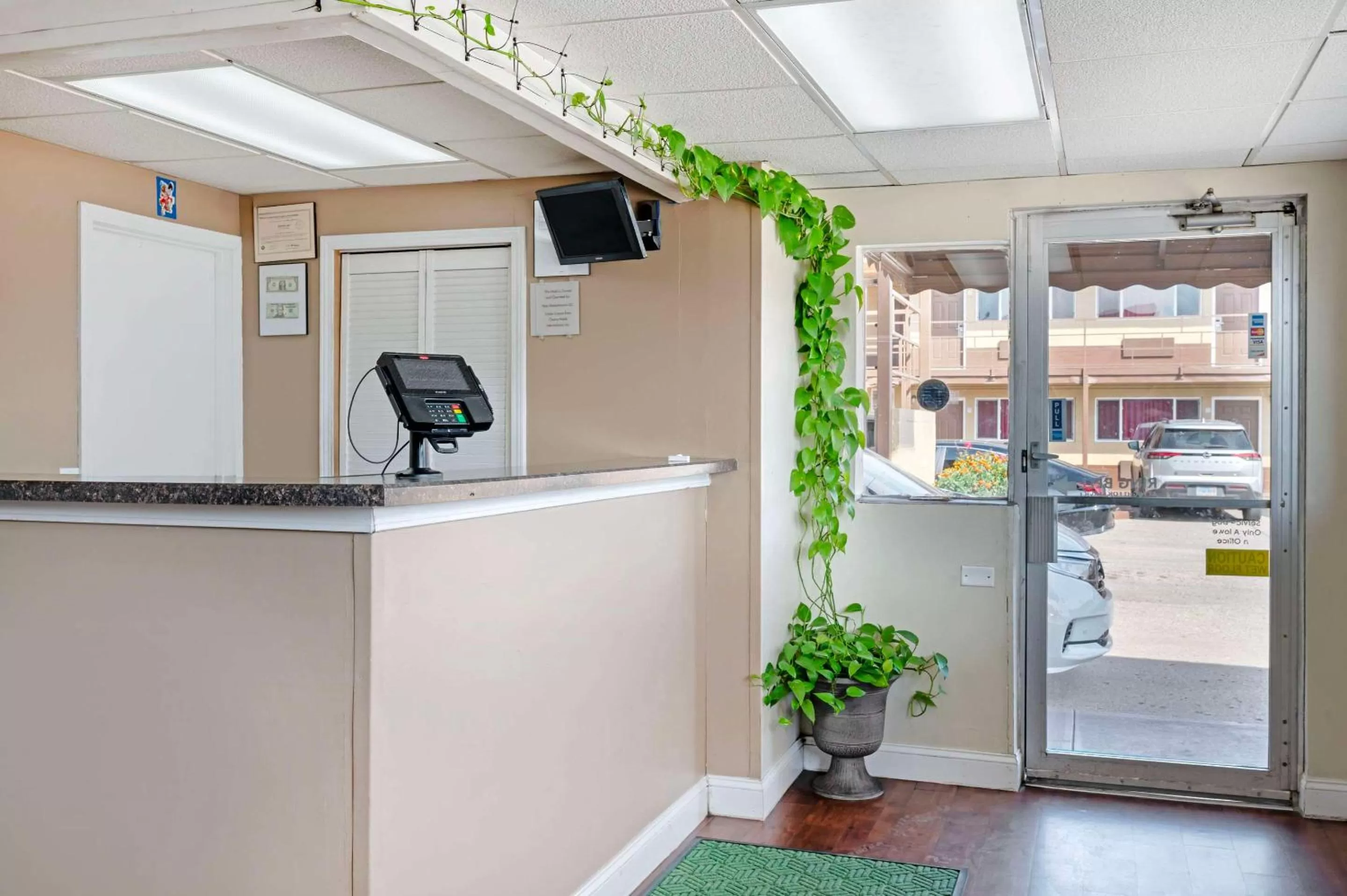 Lobby or reception in Rodeway Inn Terre Haute near University