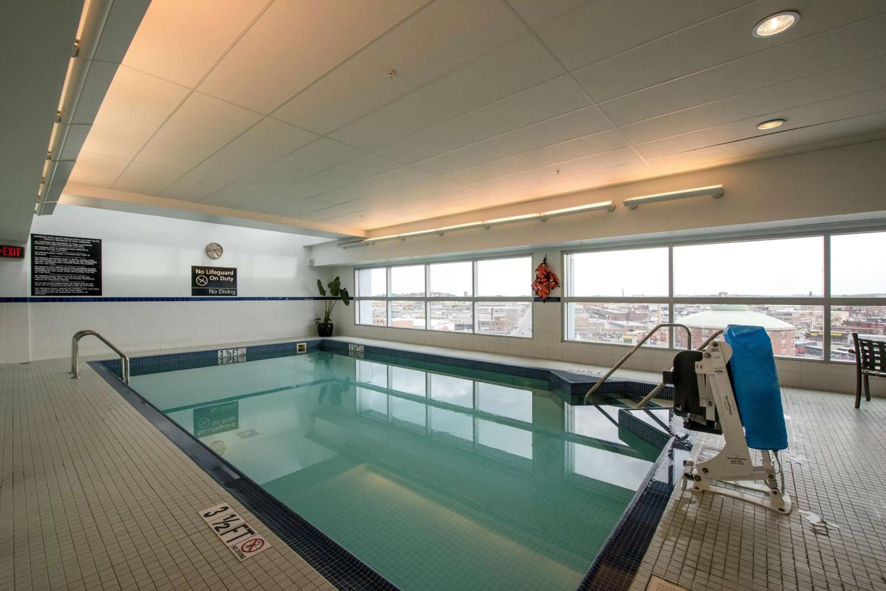 Pool view in Hampton Inn & Suites Boston Crosstown Center