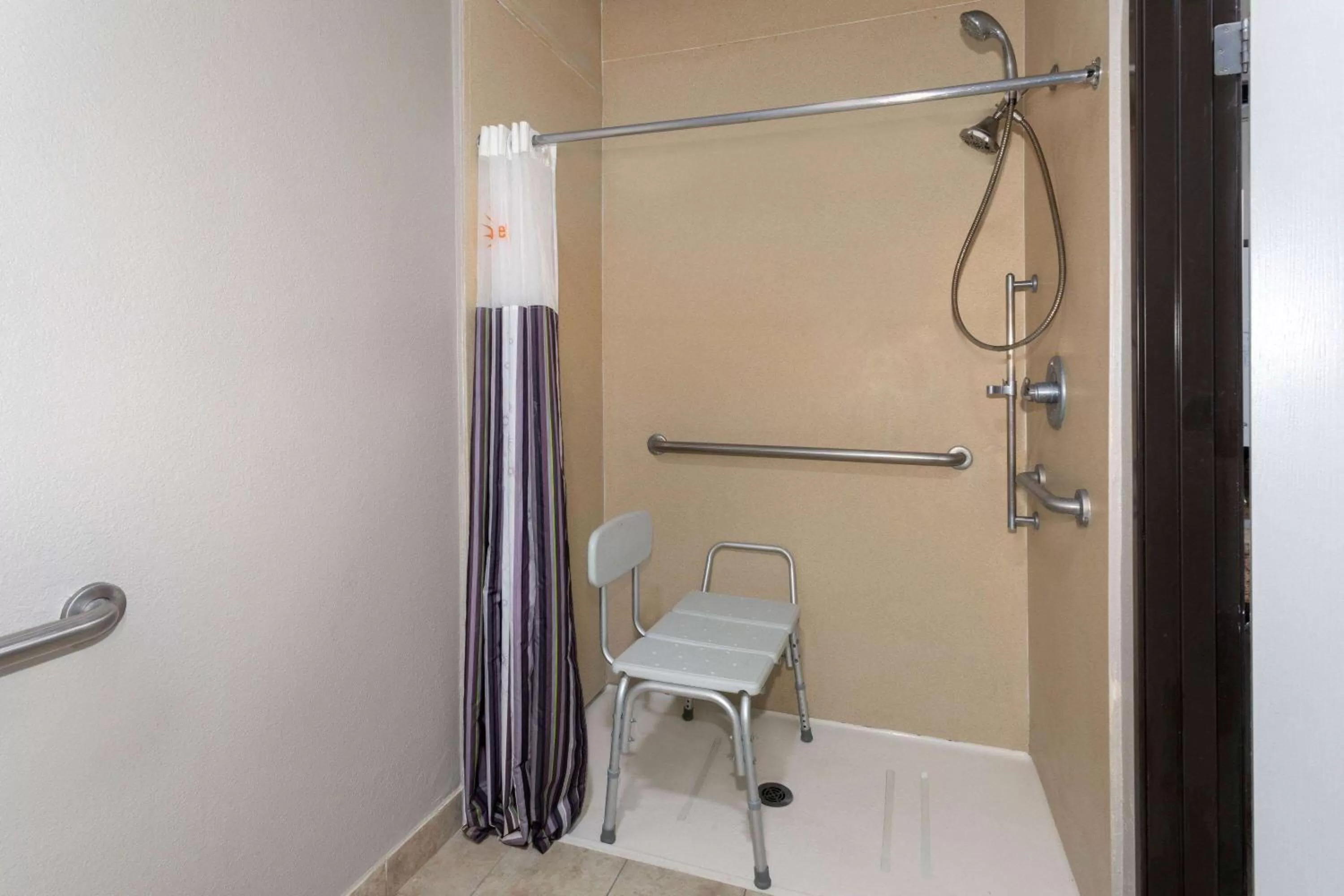 Bathroom in La Quinta by Wyndham Henderson-Northeast Denver