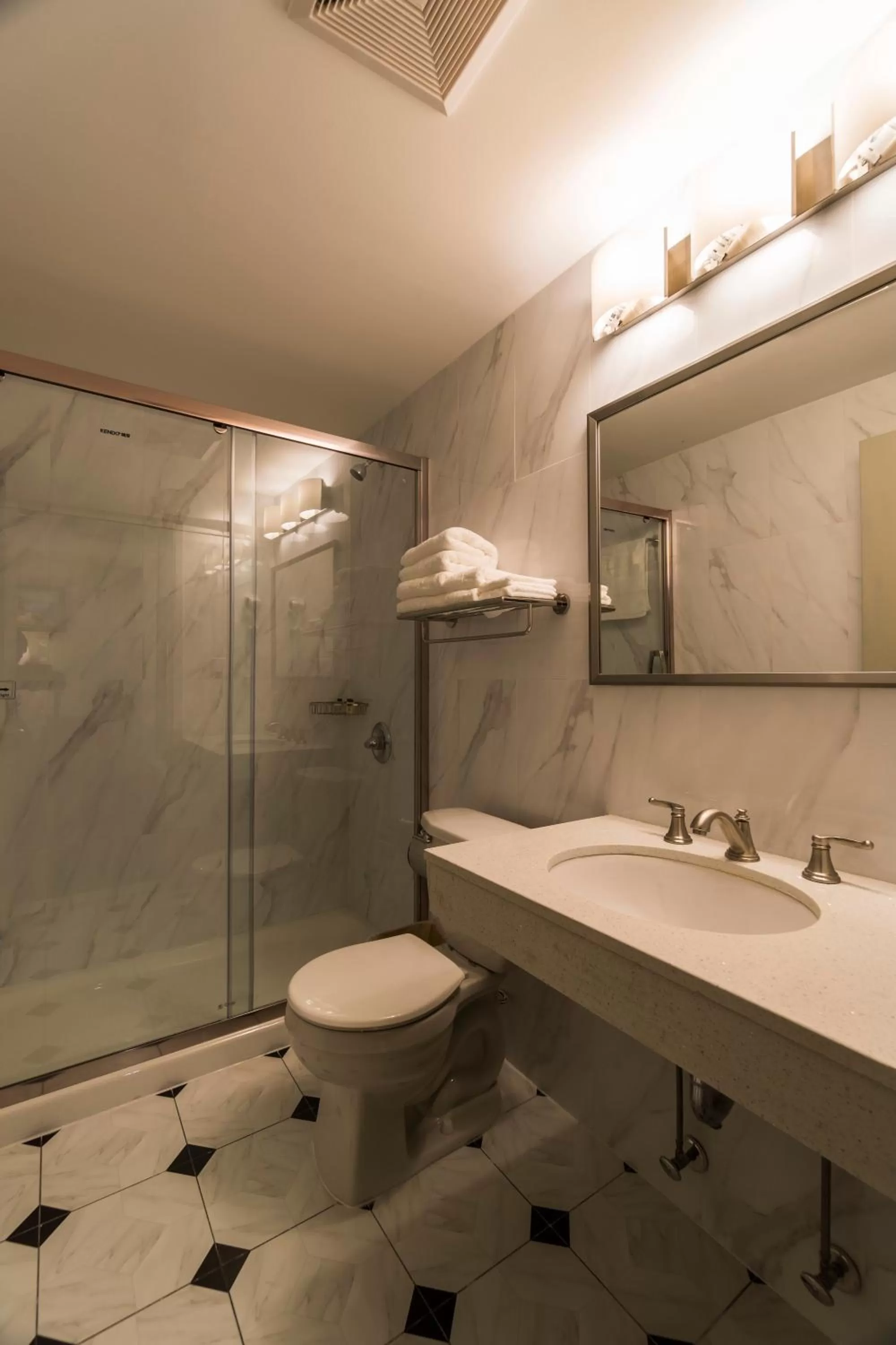 Bathroom in John Hotel