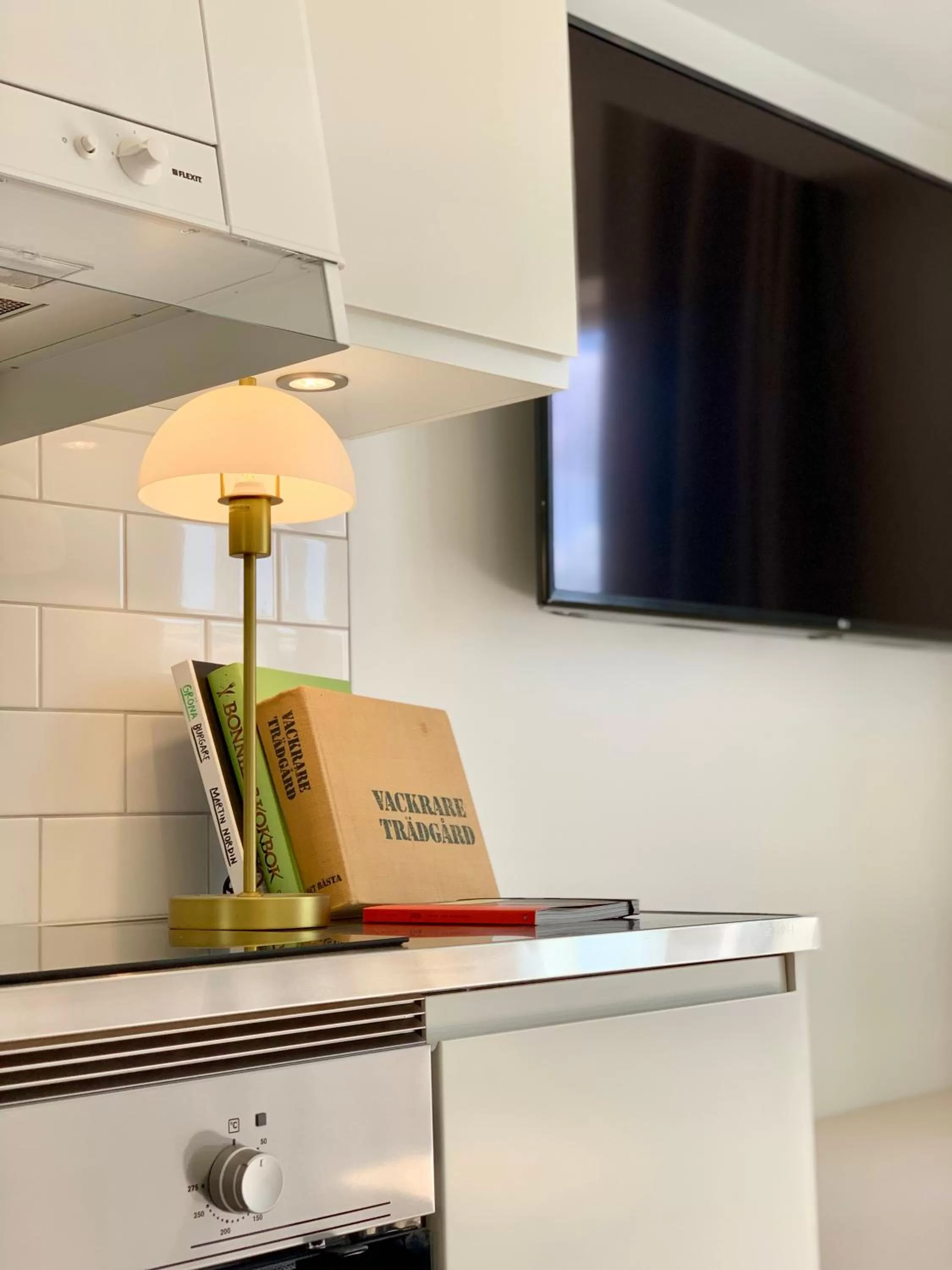 TV and multimedia in Easy Livin' Apartment Hotel