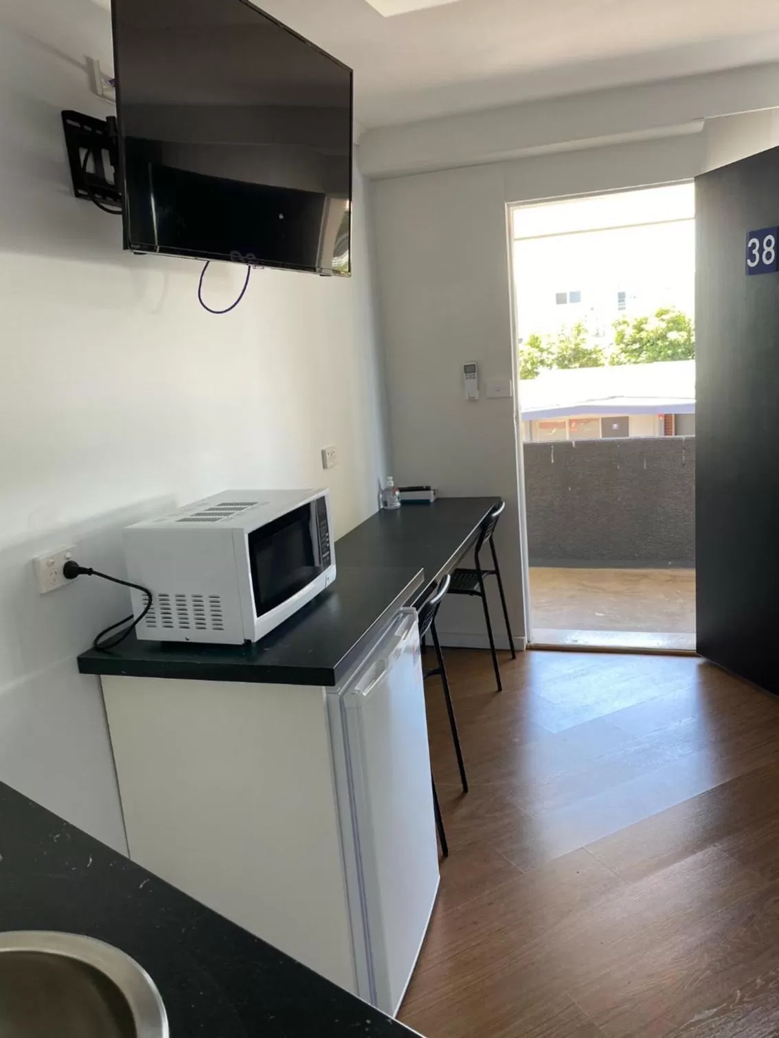 Kitchen or kitchenette in Bega Motel