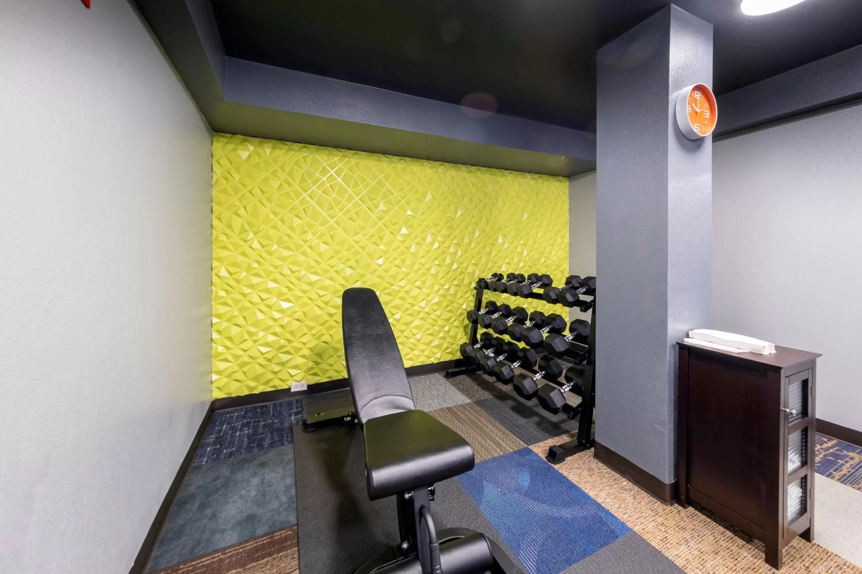 Fitness centre/facilities in HomeTown Inn by Red Roof East Syracuse