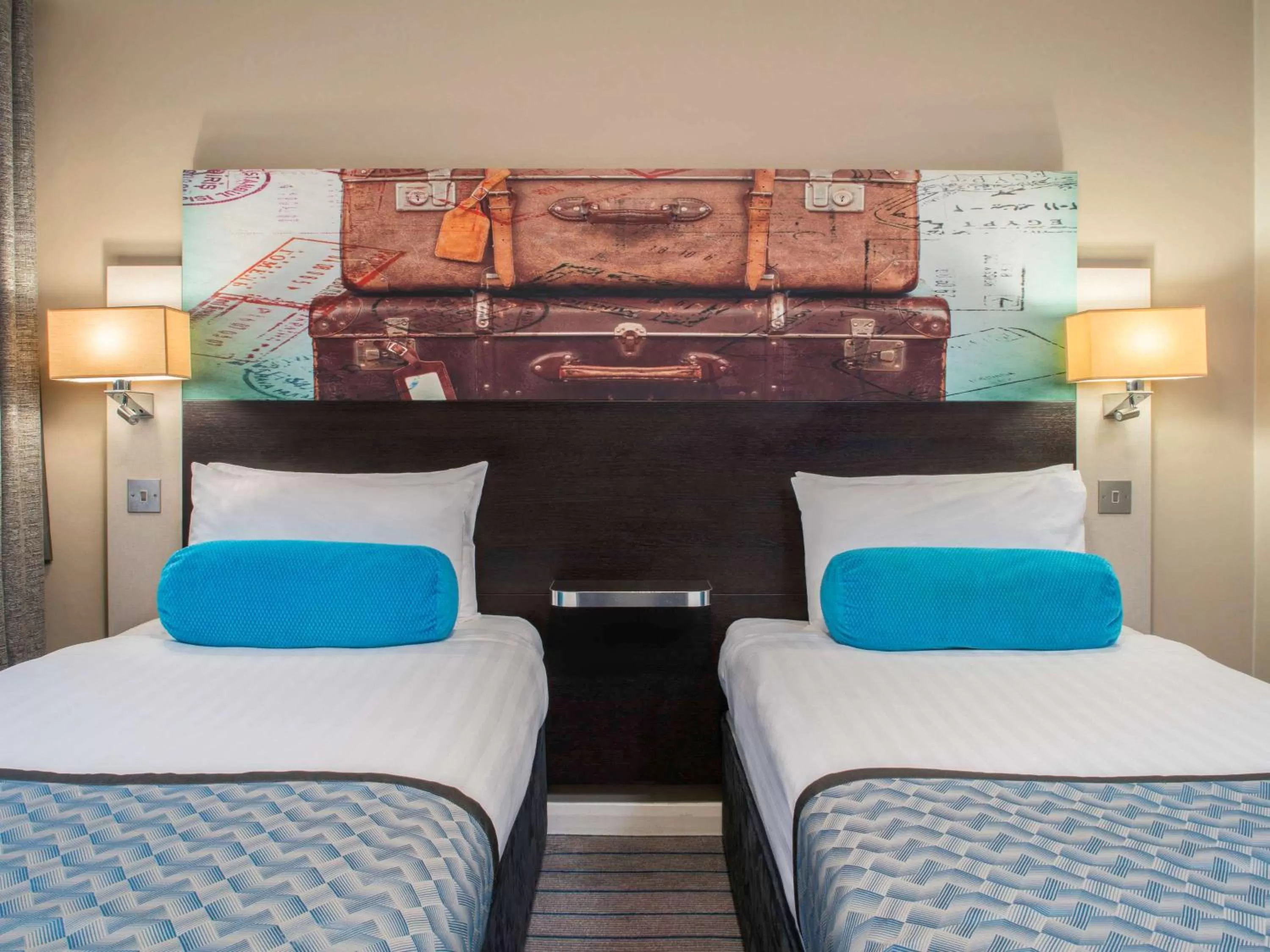 Photo of the whole room in Mercure London Heathrow Airport