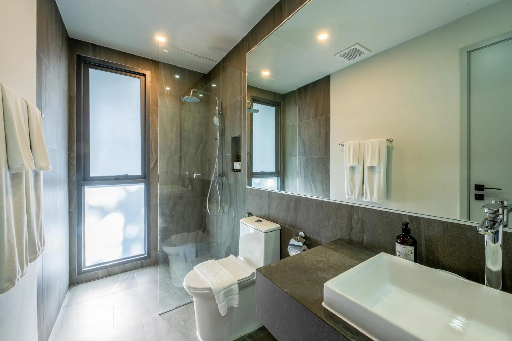 Shower in HOMA Phuket Town