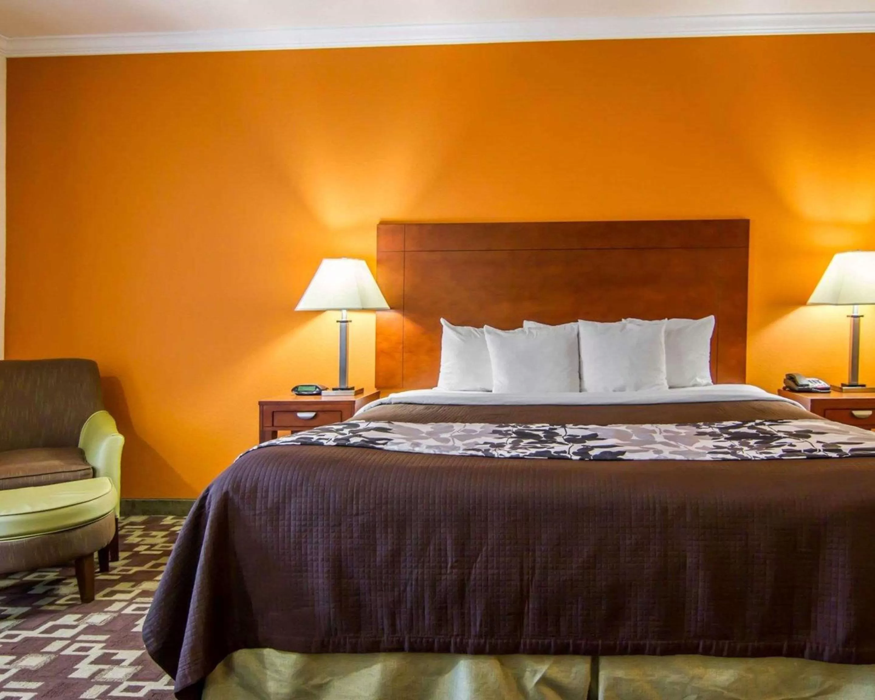 Photo of the whole room, Bed in Sleep Inn & Suites Shreveport West