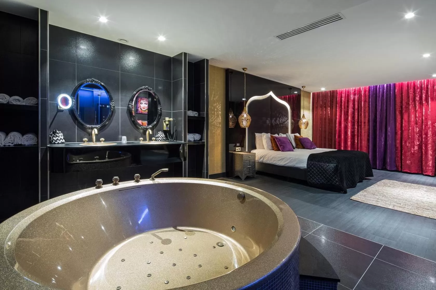 Bathroom, Bed in Van der Valk Hotel Utrecht