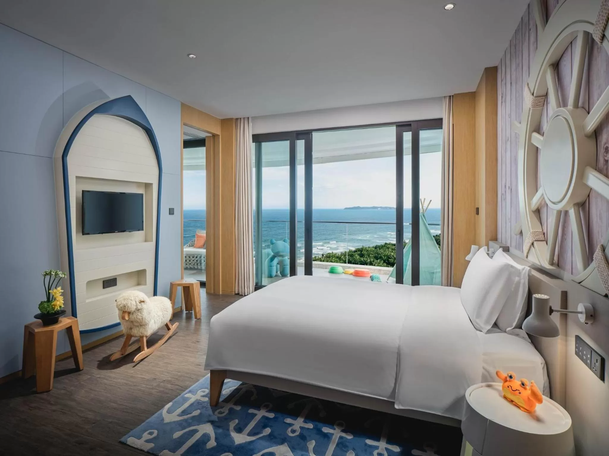 Photo of the whole room, Bed in Crowne Plaza Sanya Haitang Bay Resort by IHG