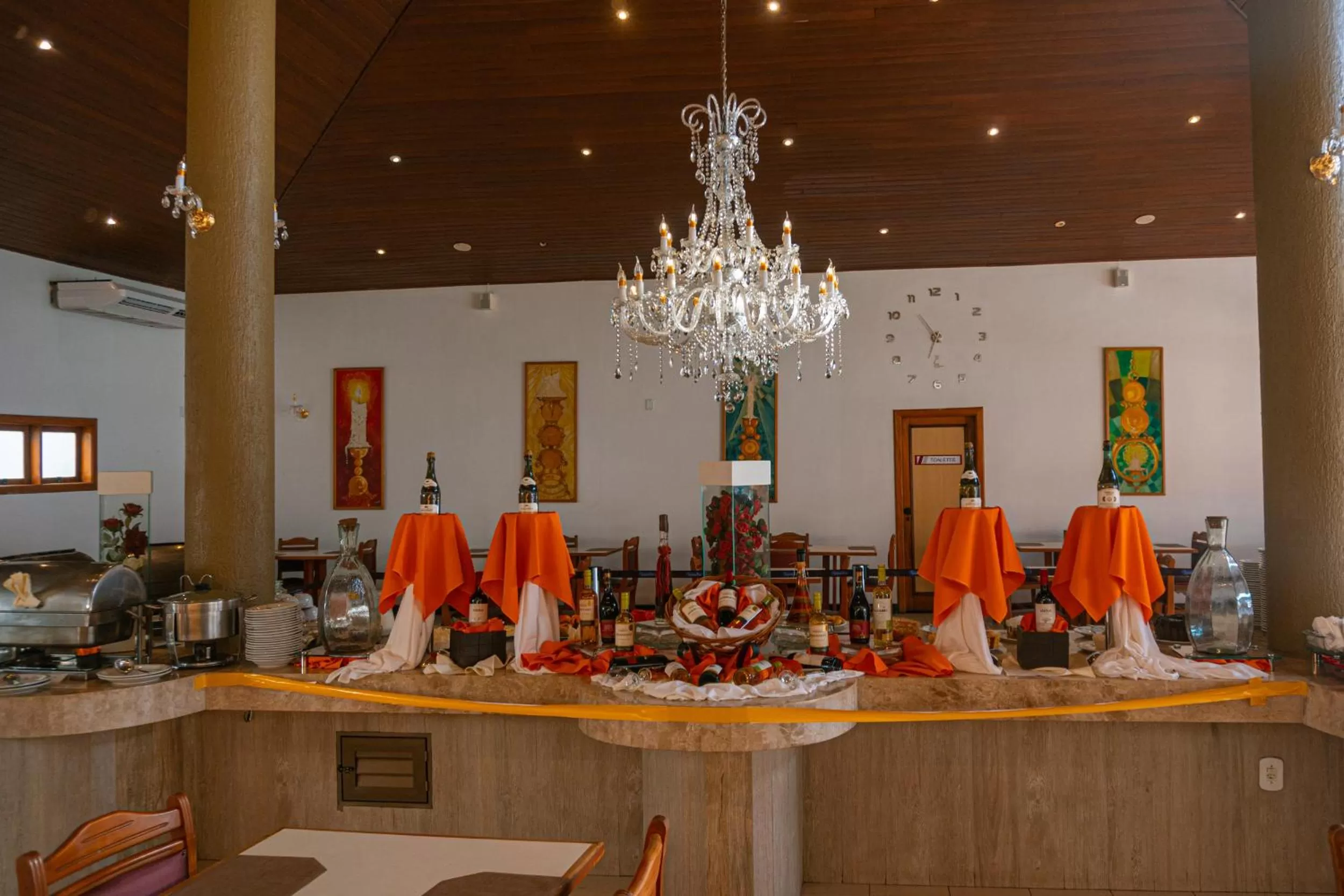 Buffet breakfast in Porto das Naus Praia Hotel