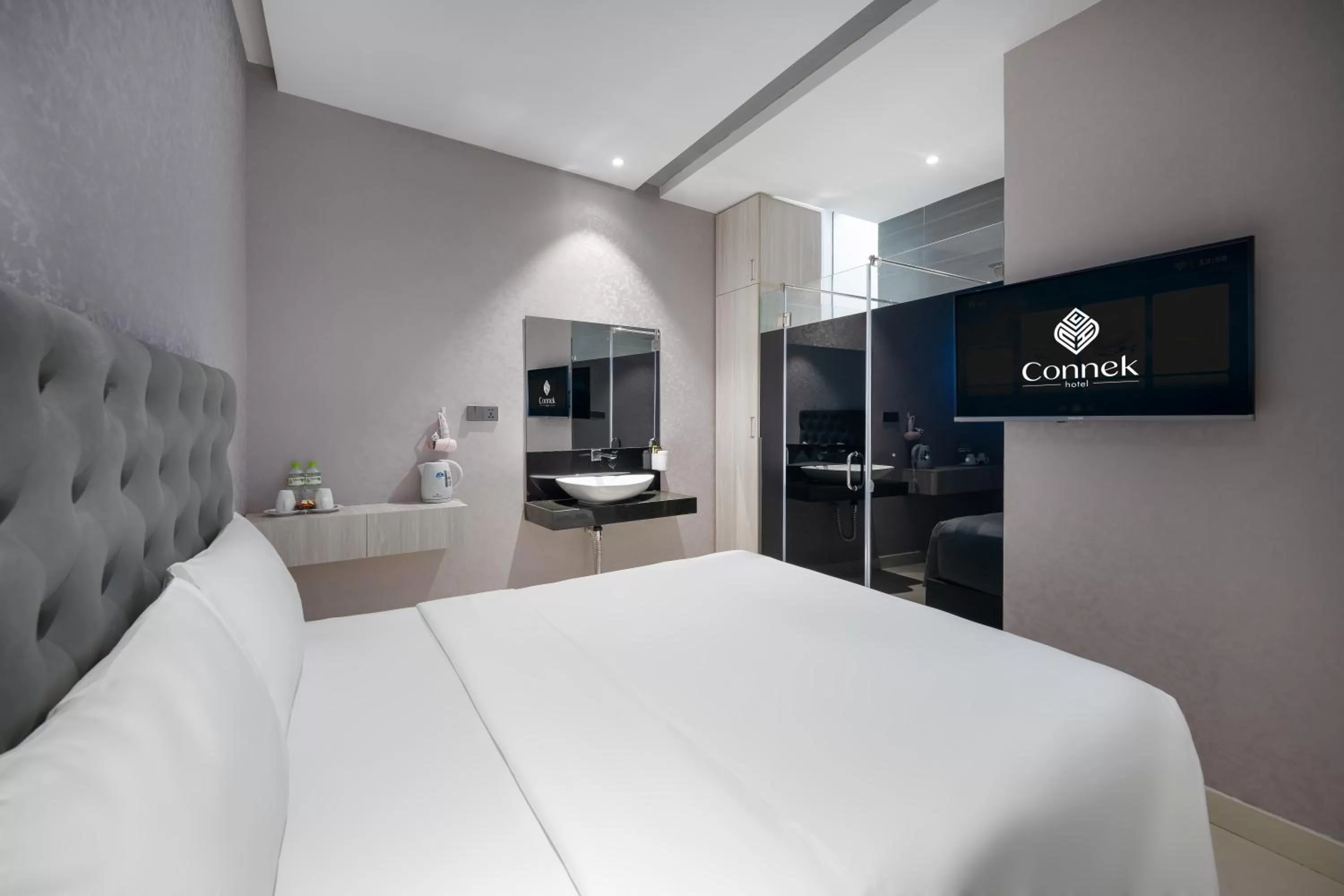 TV and multimedia, Bed in Mari Queen Hotel - Bui Thi Xuan