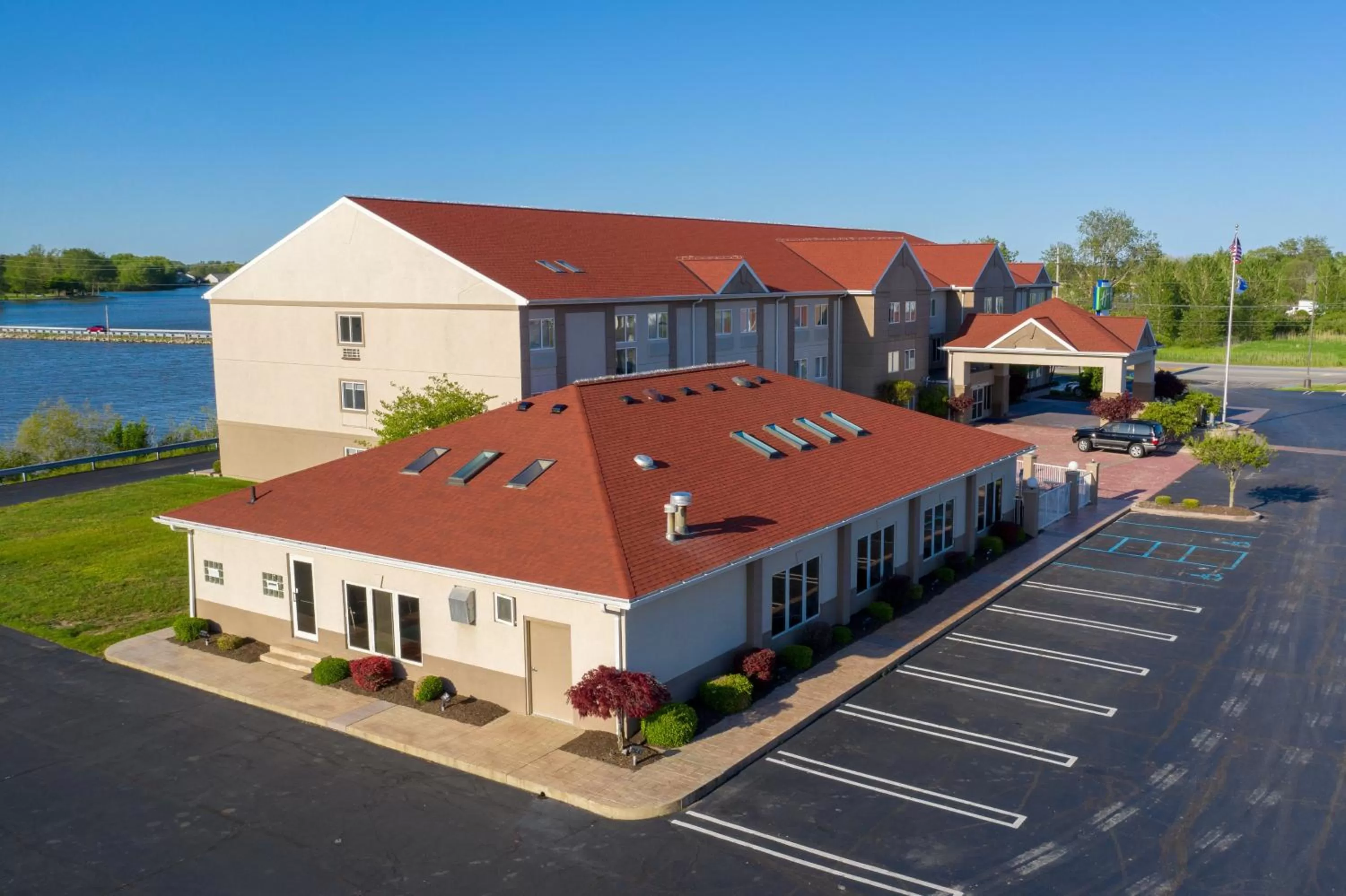Property building in Holiday Inn Express Hotel & Suites Port Clinton-Catawba Island by IHG