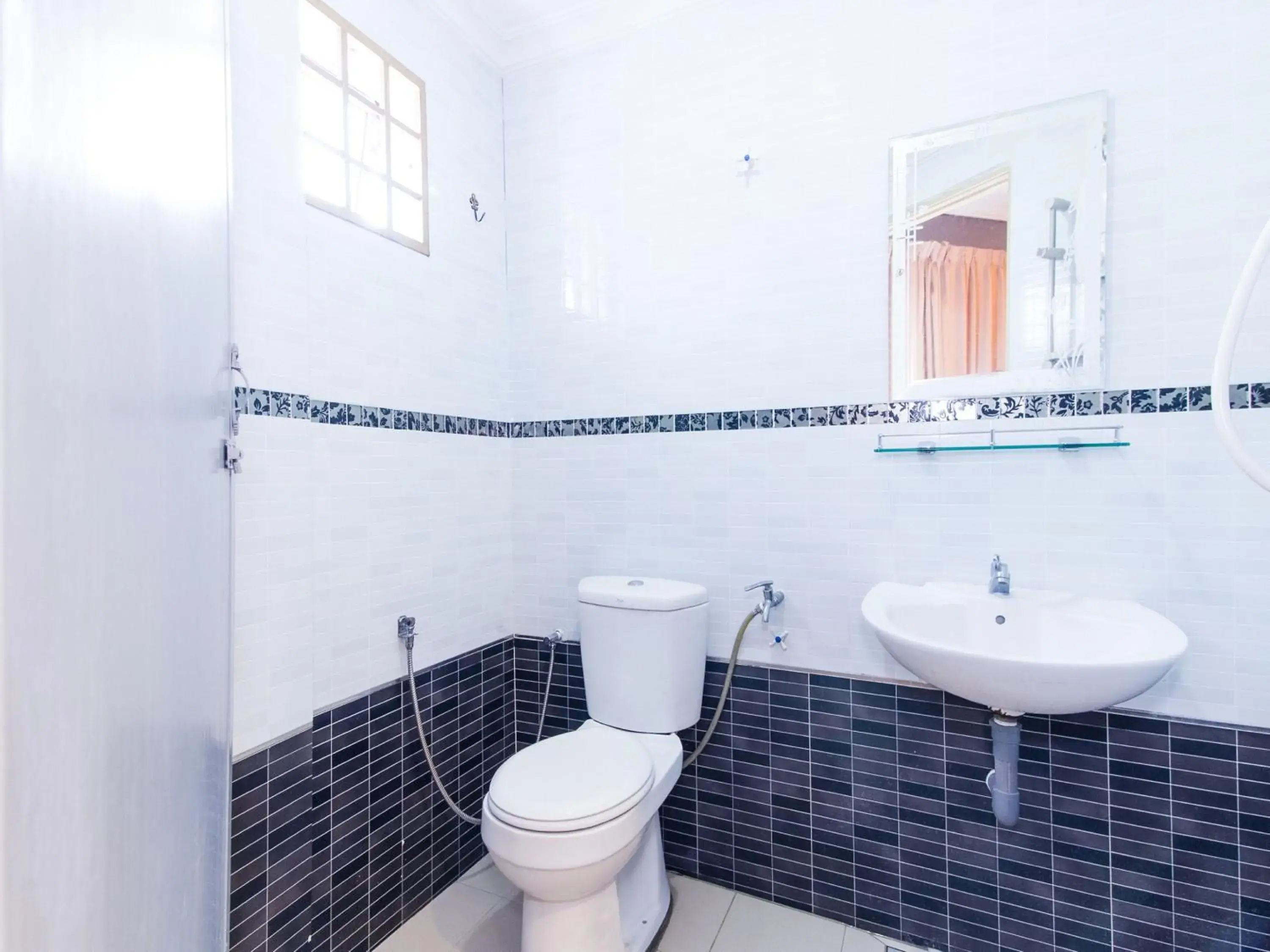 Deluxe Double Room in OYO 746 Hotel Comfort Deluxe Double Room in OYO 746 Hotel Comfort