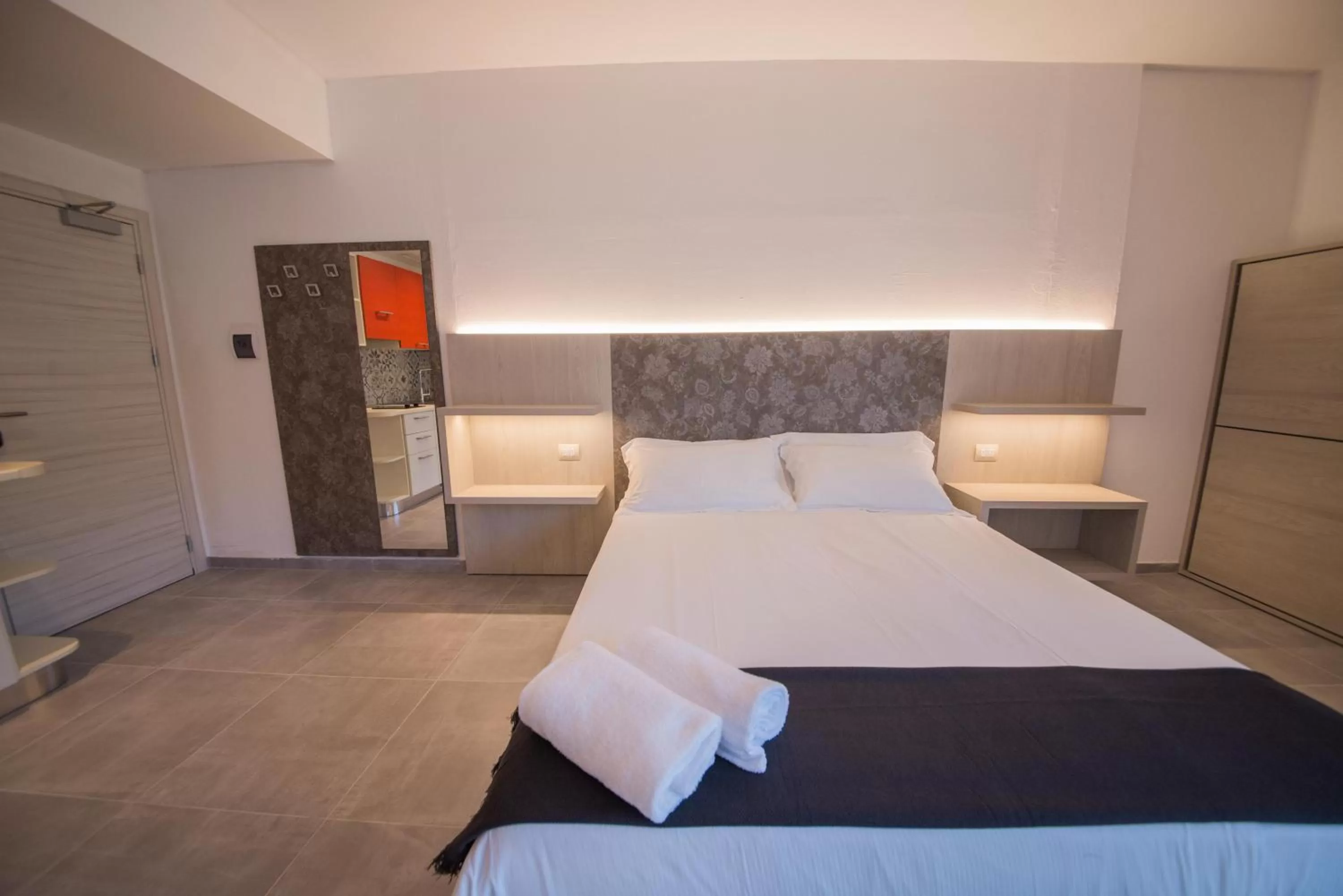 Photo of the whole room, Bed in Residence Cristine