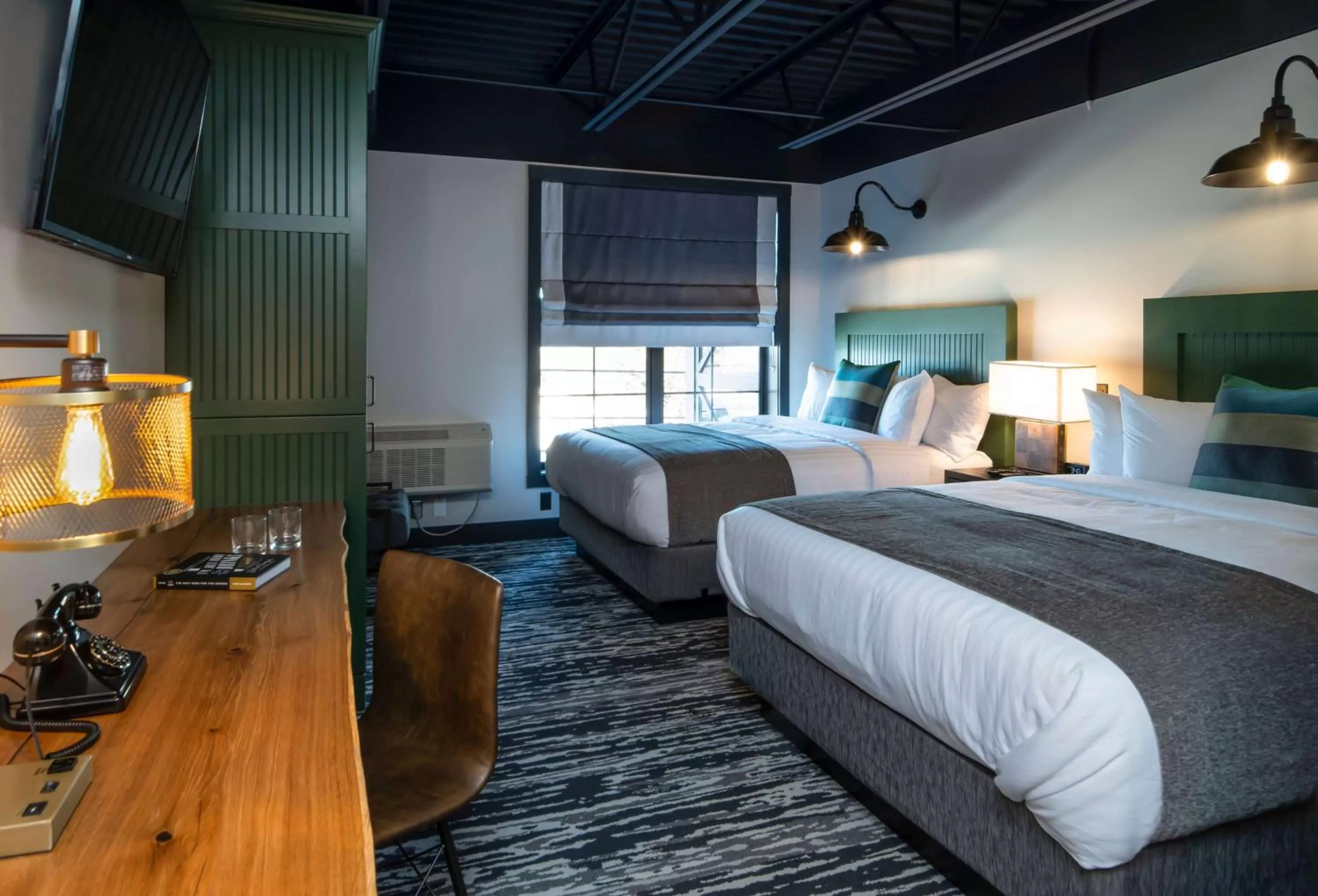 Photo of the whole room, Bed in Cantilever Hotel, Trademark Collection by Wyndham