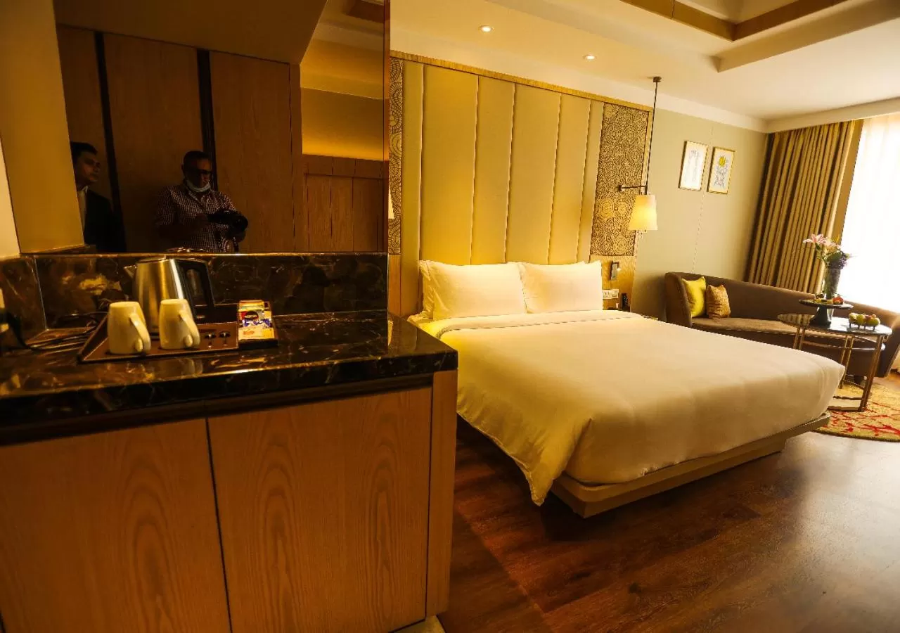 Bedroom, Bed in Radisson Bhopal