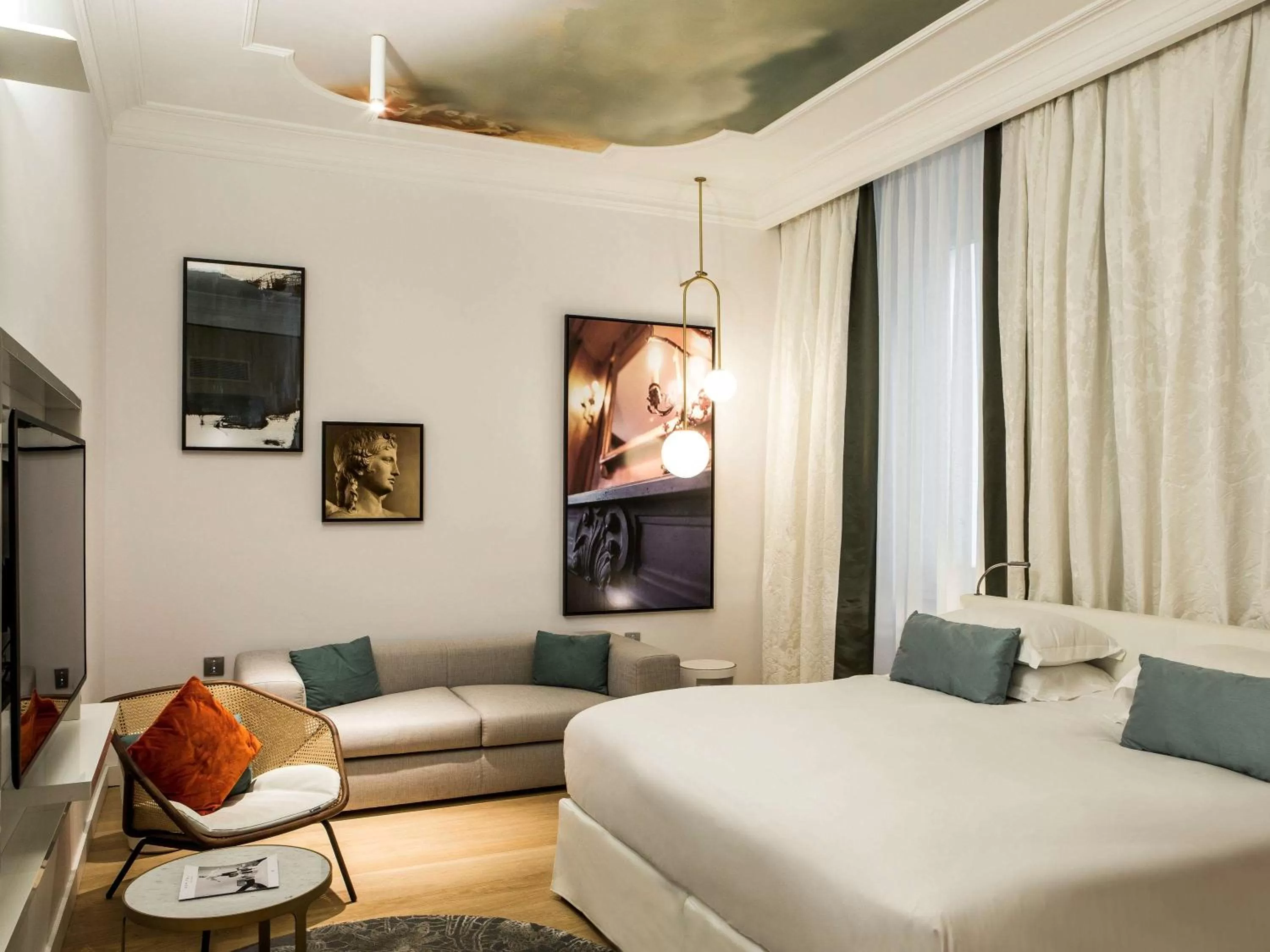 Photo of the whole room, Bed in Sofitel Roma Villa Borghese