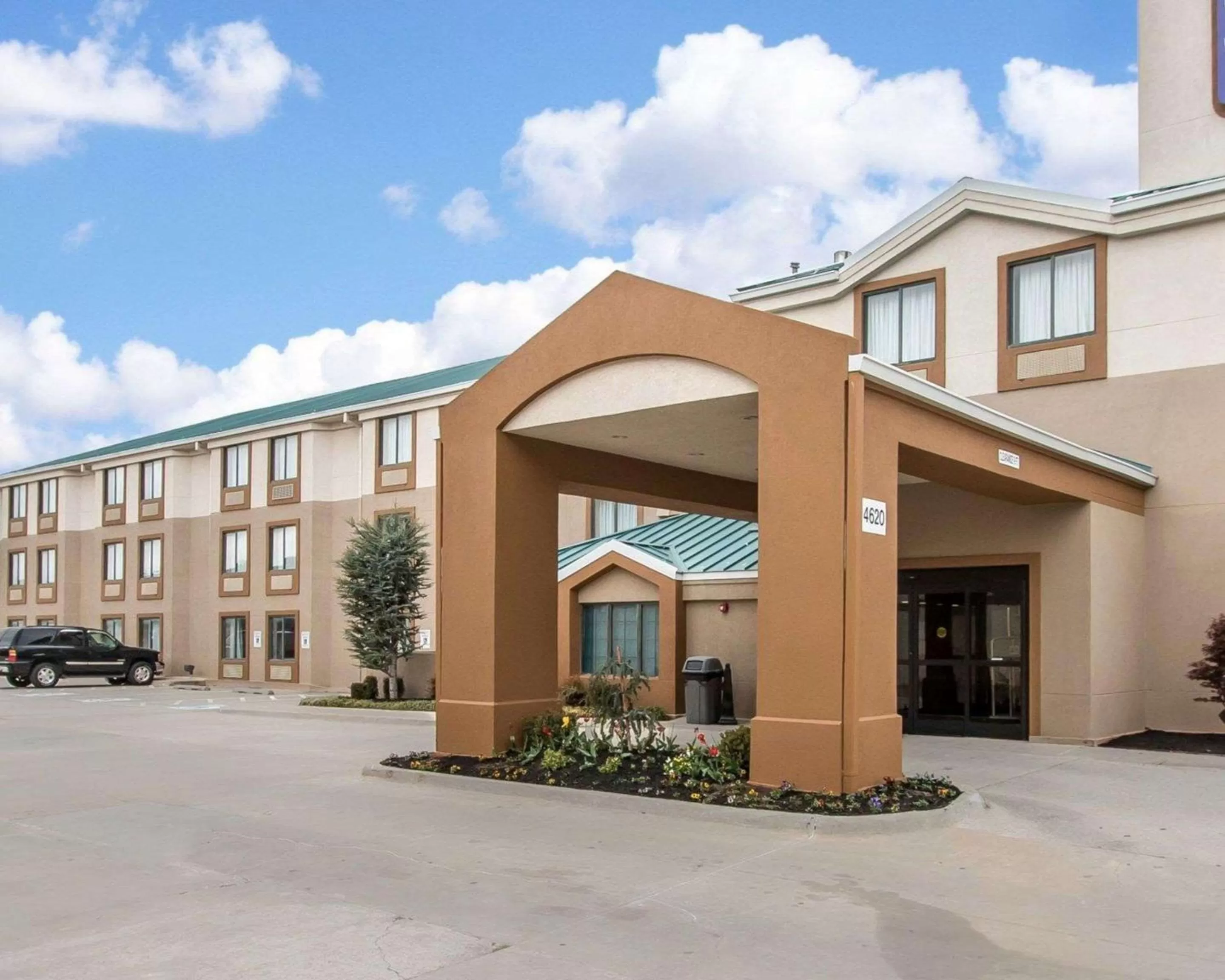 Property building in The Douillet by Demeure Hotels