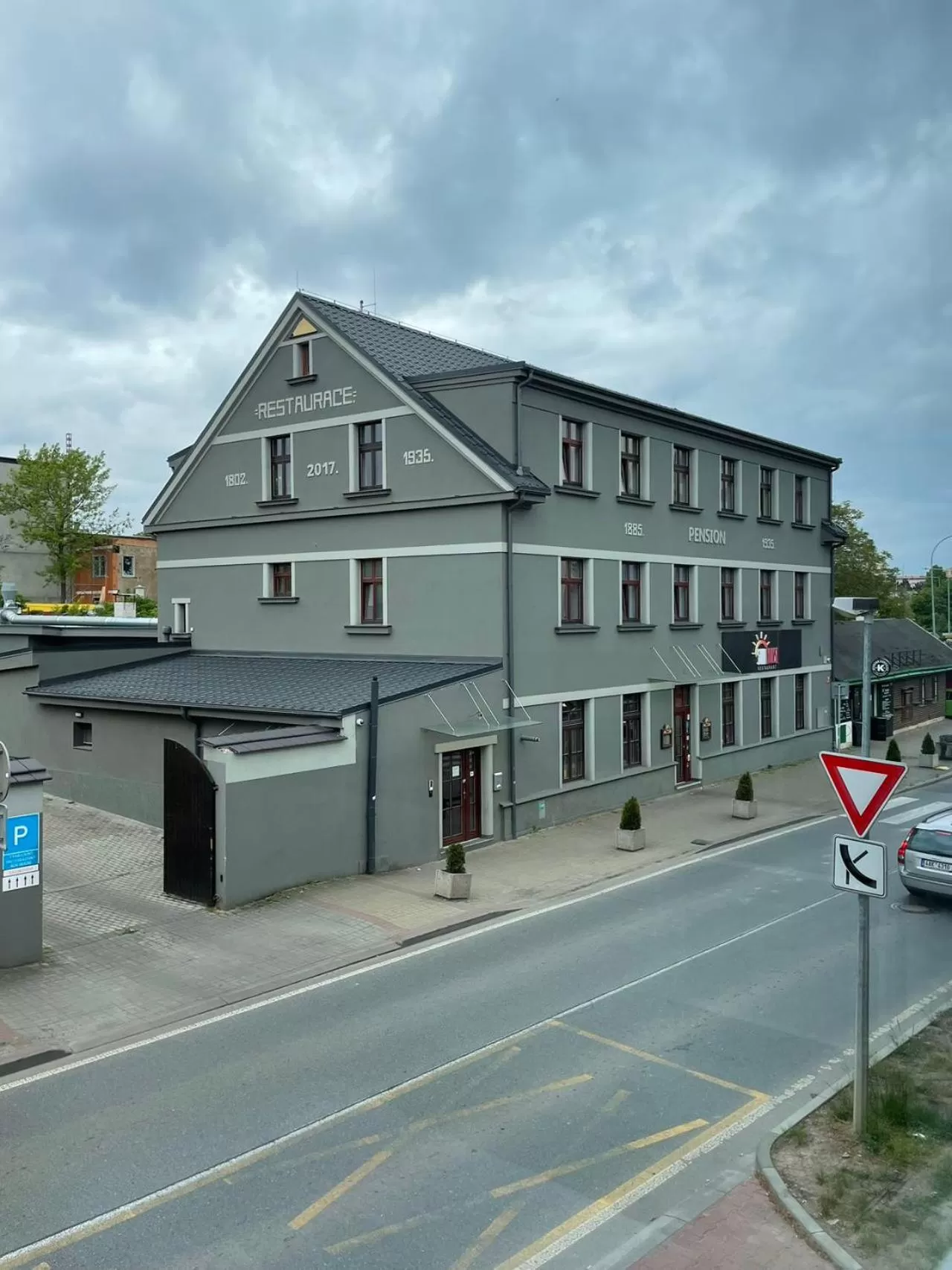 Sun-House Pension - ParkingFree Limited spaces-