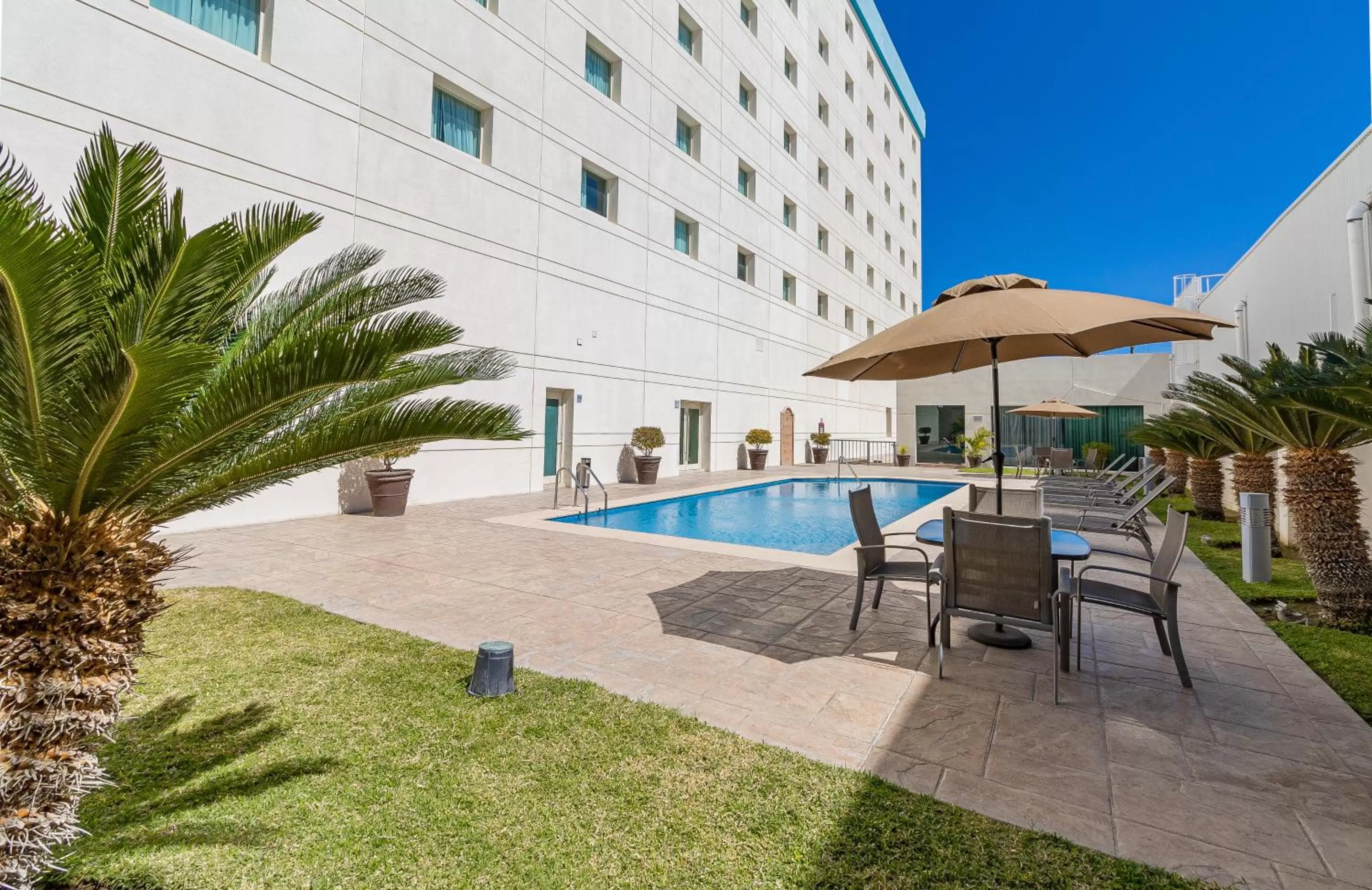 Patio in Hotel Aeropuerto Los Cabos