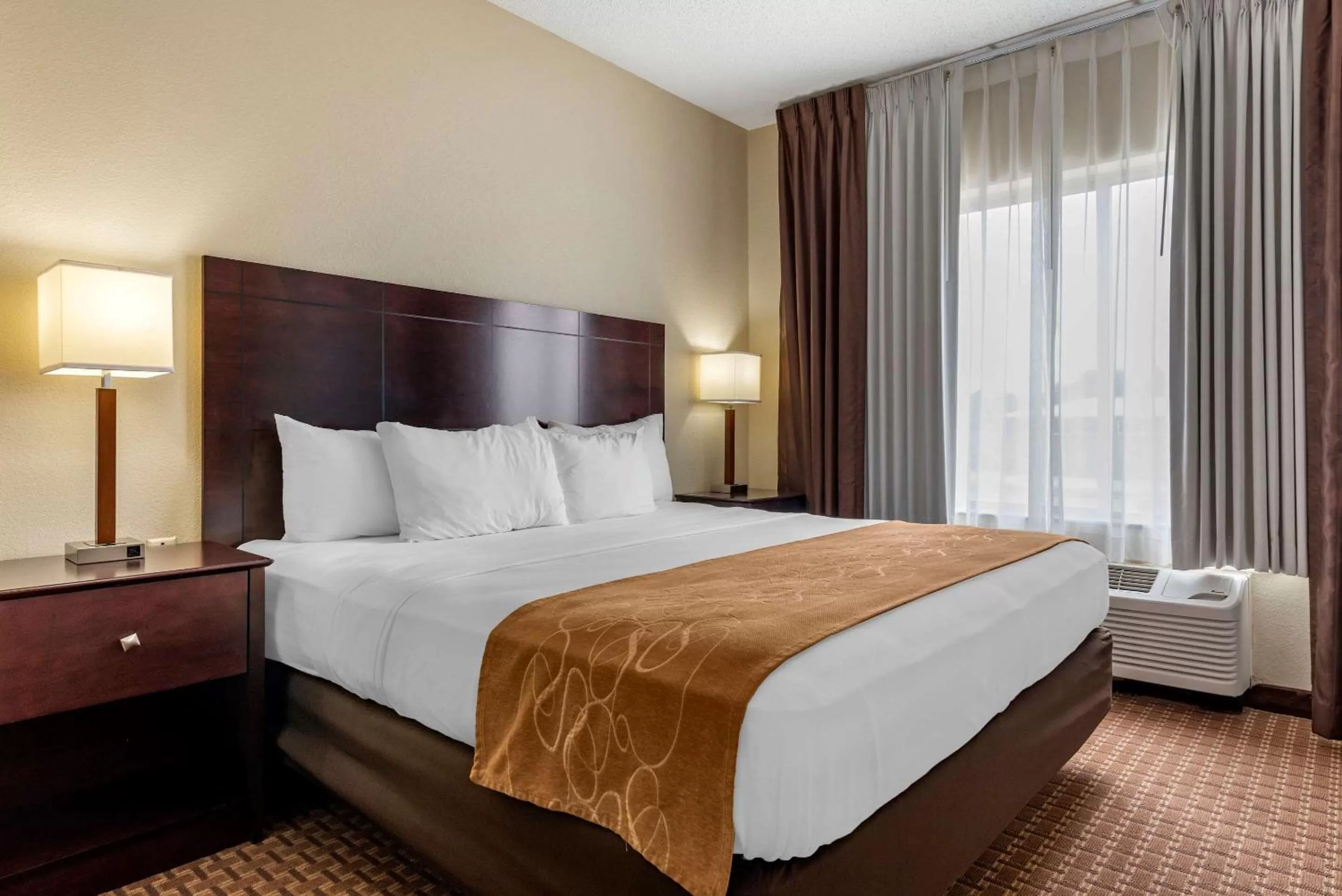 Photo of the whole room in Comfort Suites Marion North