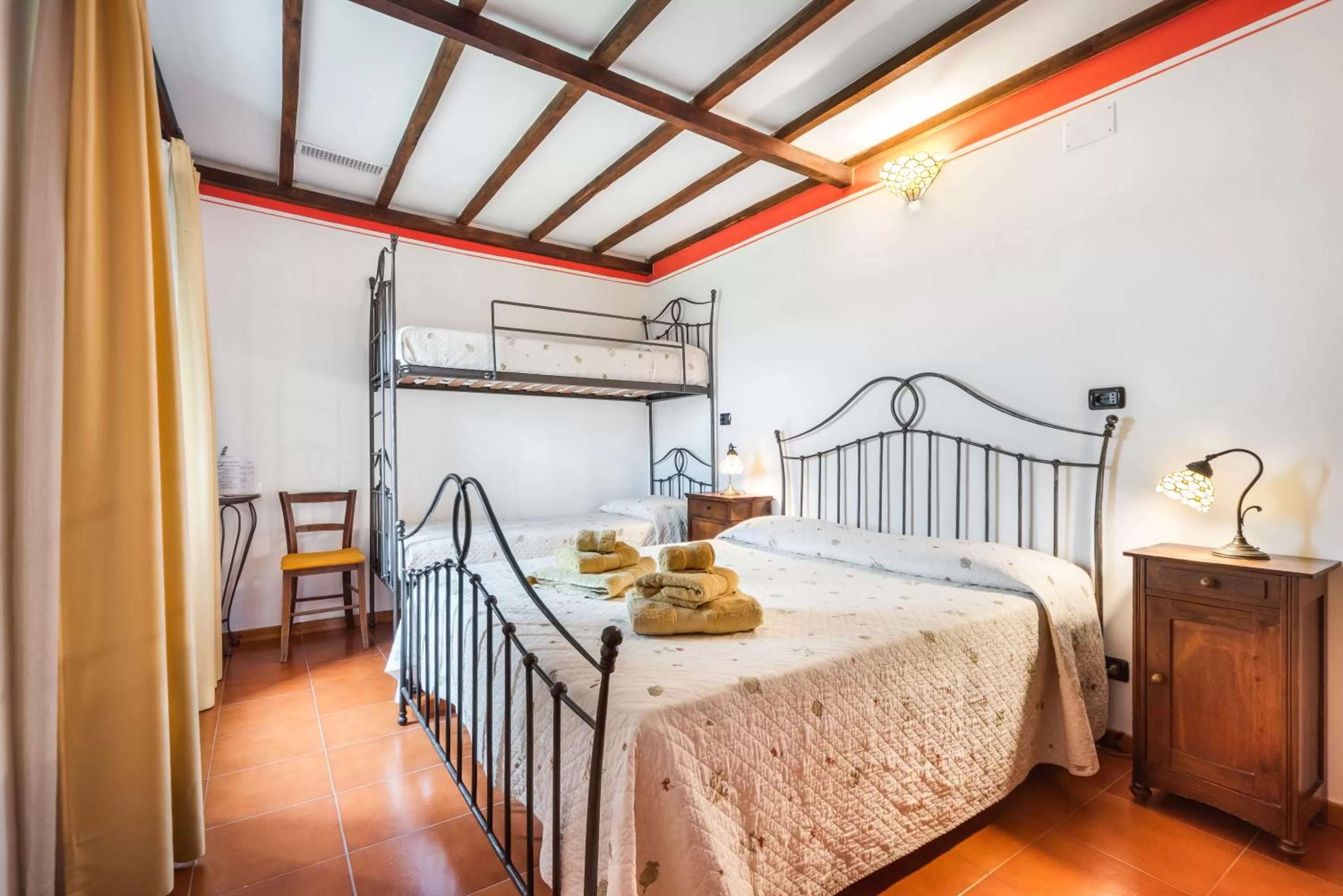 Photo of the whole room, Bed in Casale dei Gelsi
