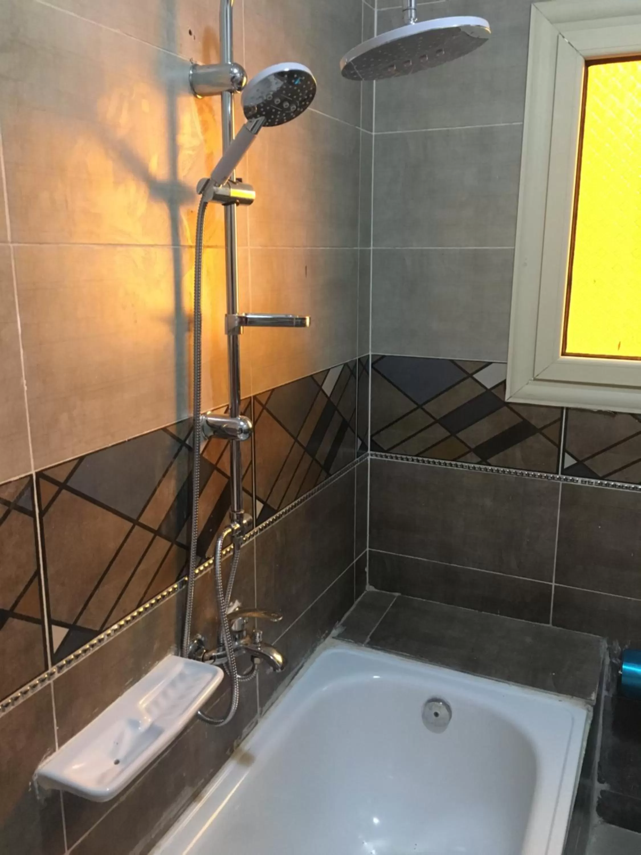 Bathroom in Sphinx palace pyramids view