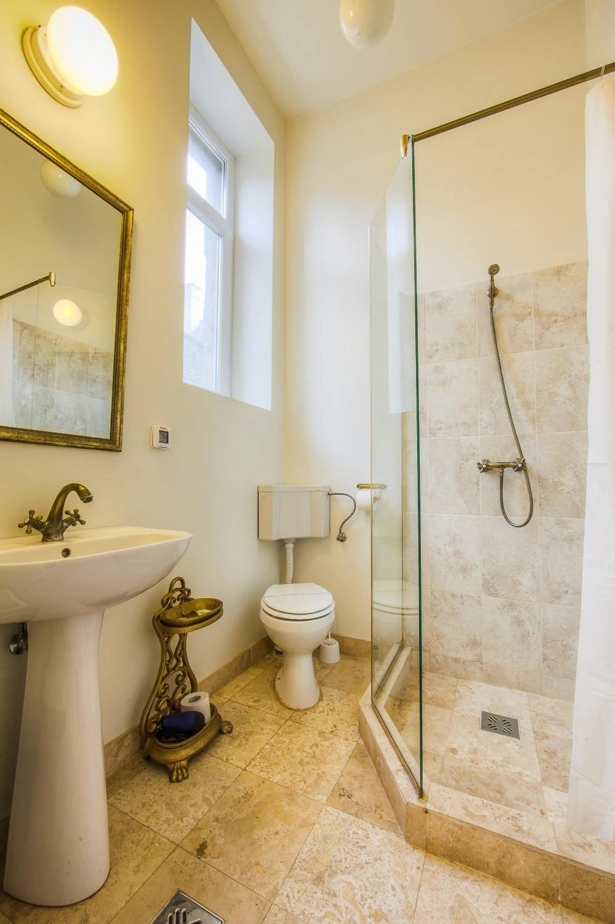 Shower in Residence Central Annapolis