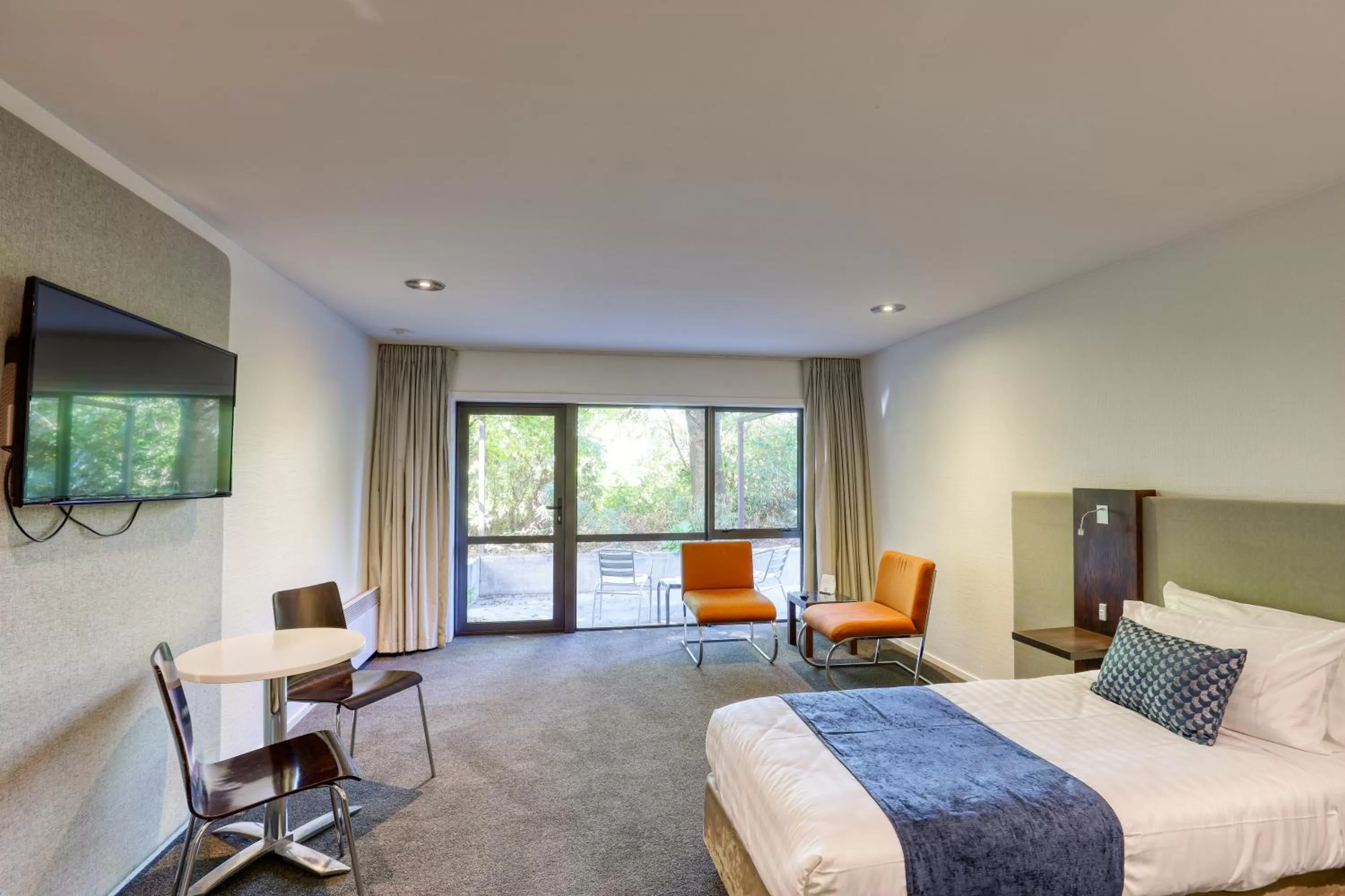 Bedroom, Bed in Garden Court Suites & Apartments