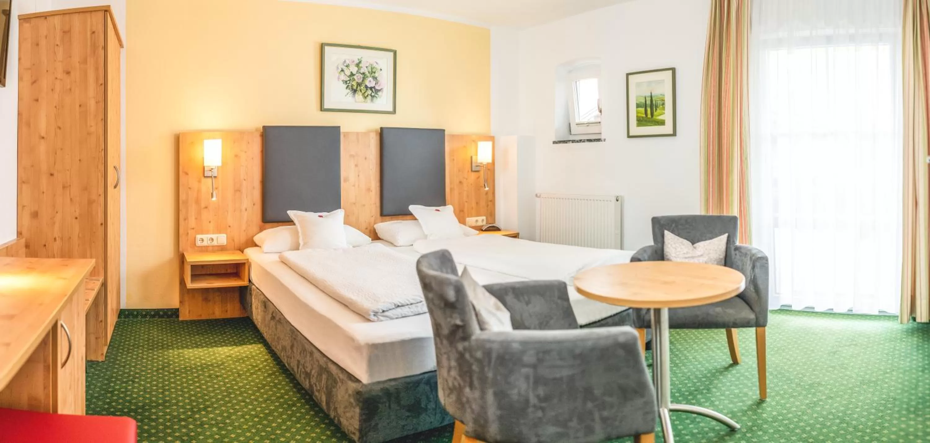 Bed in Hotel Steffl Garni inkl Chiemgau Karte