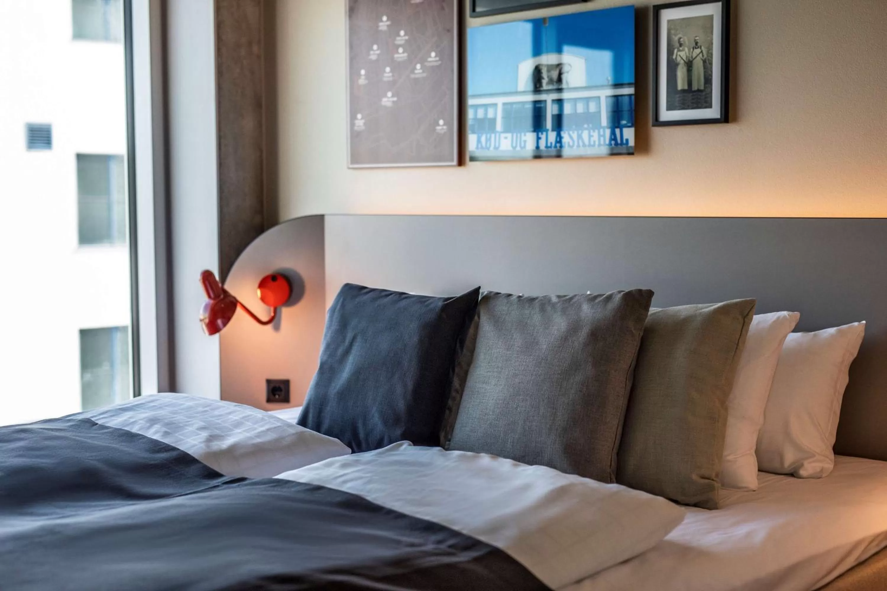 Photo of the whole room, Bed in Scandic Kødbyen