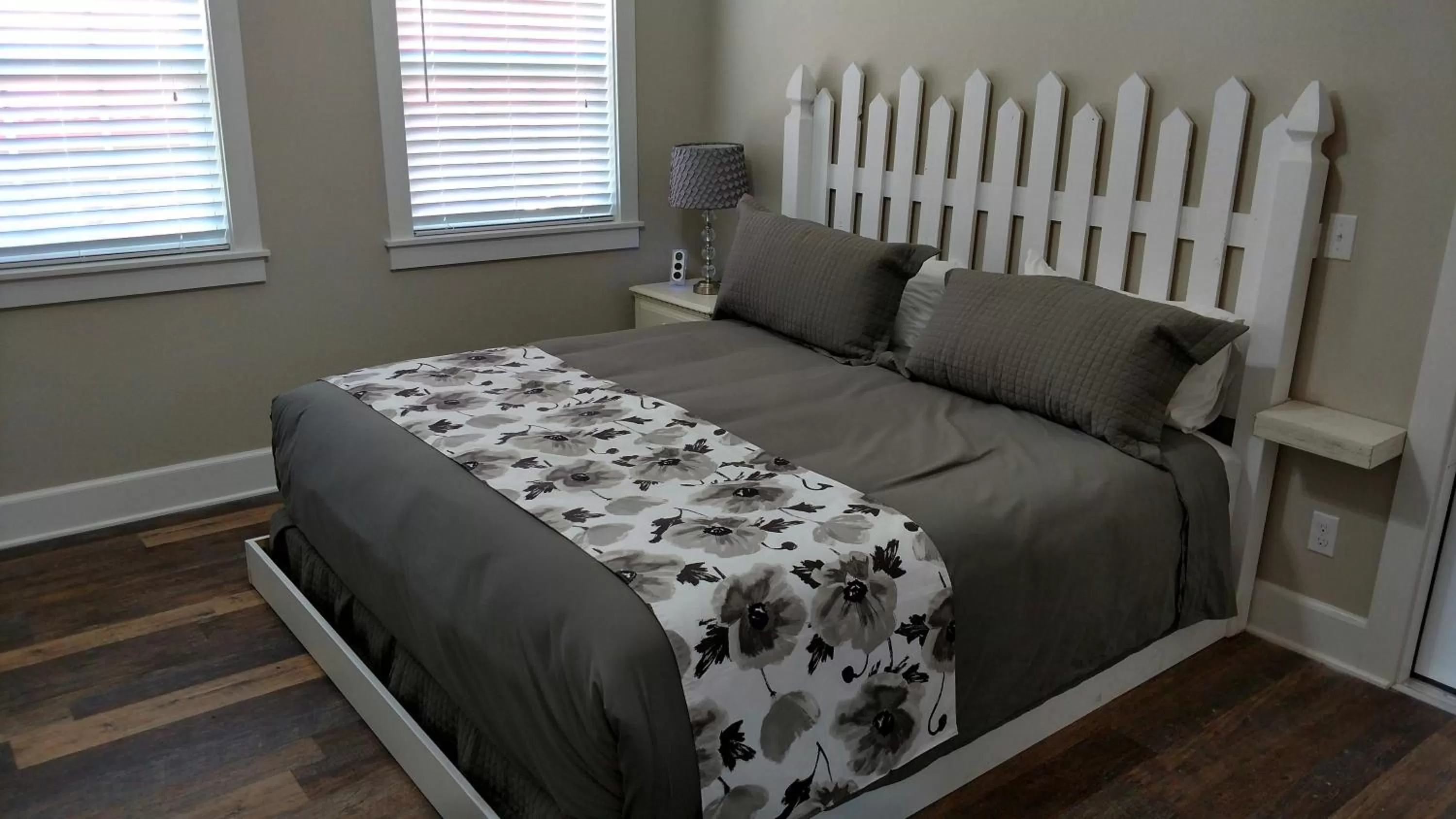 Bed in Wildflower Bed and Breakfast