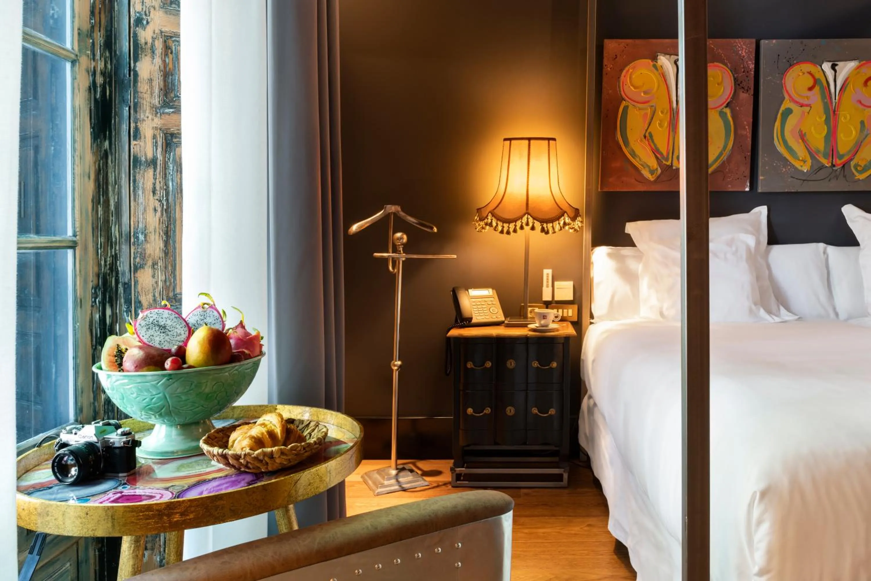 Bedroom, Bed in Hotel Lobby