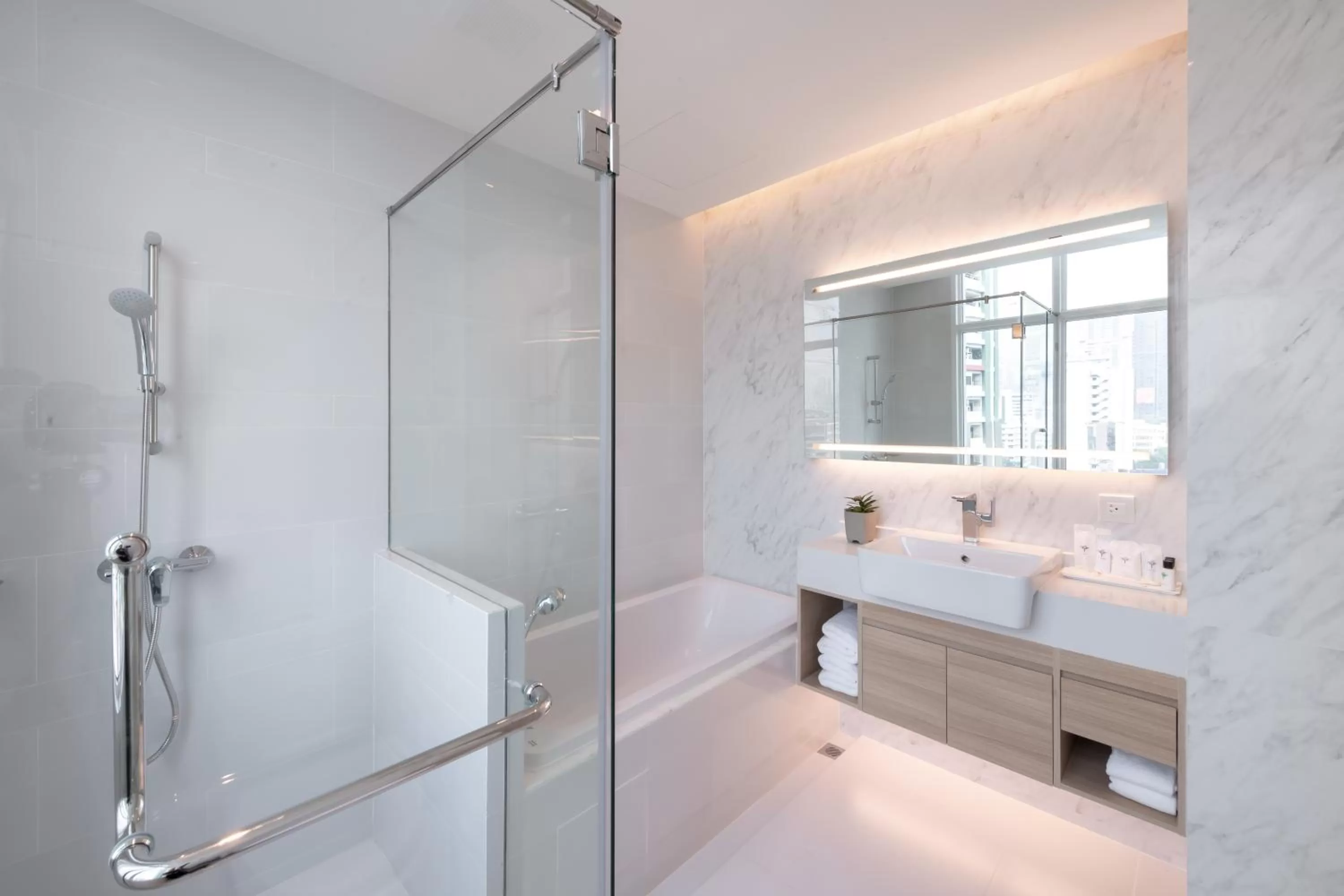 Bathroom, Bed in Jasmine 59 Hotel