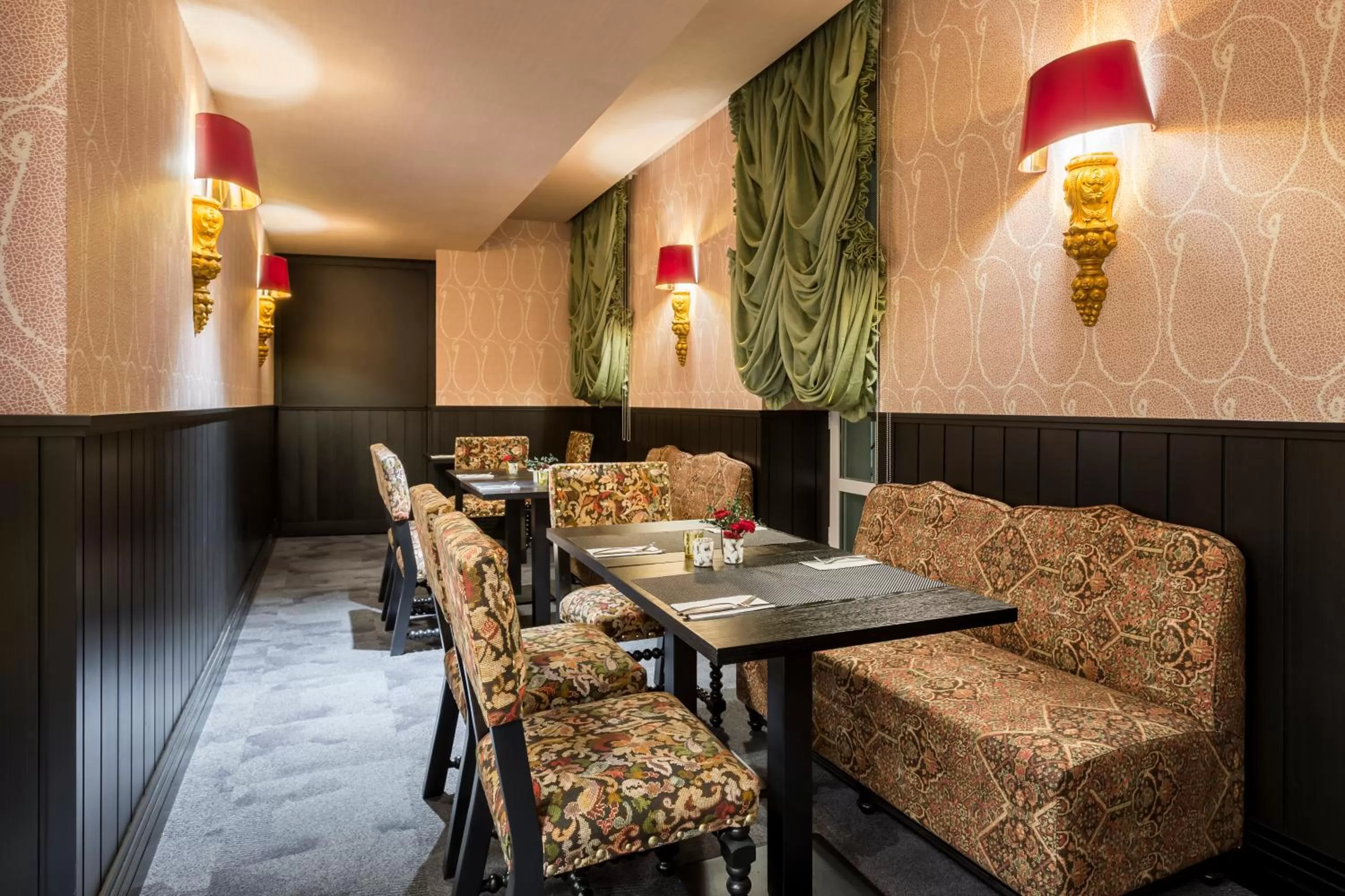 Restaurant/places to eat in Room Mate Collection Alba, Madrid