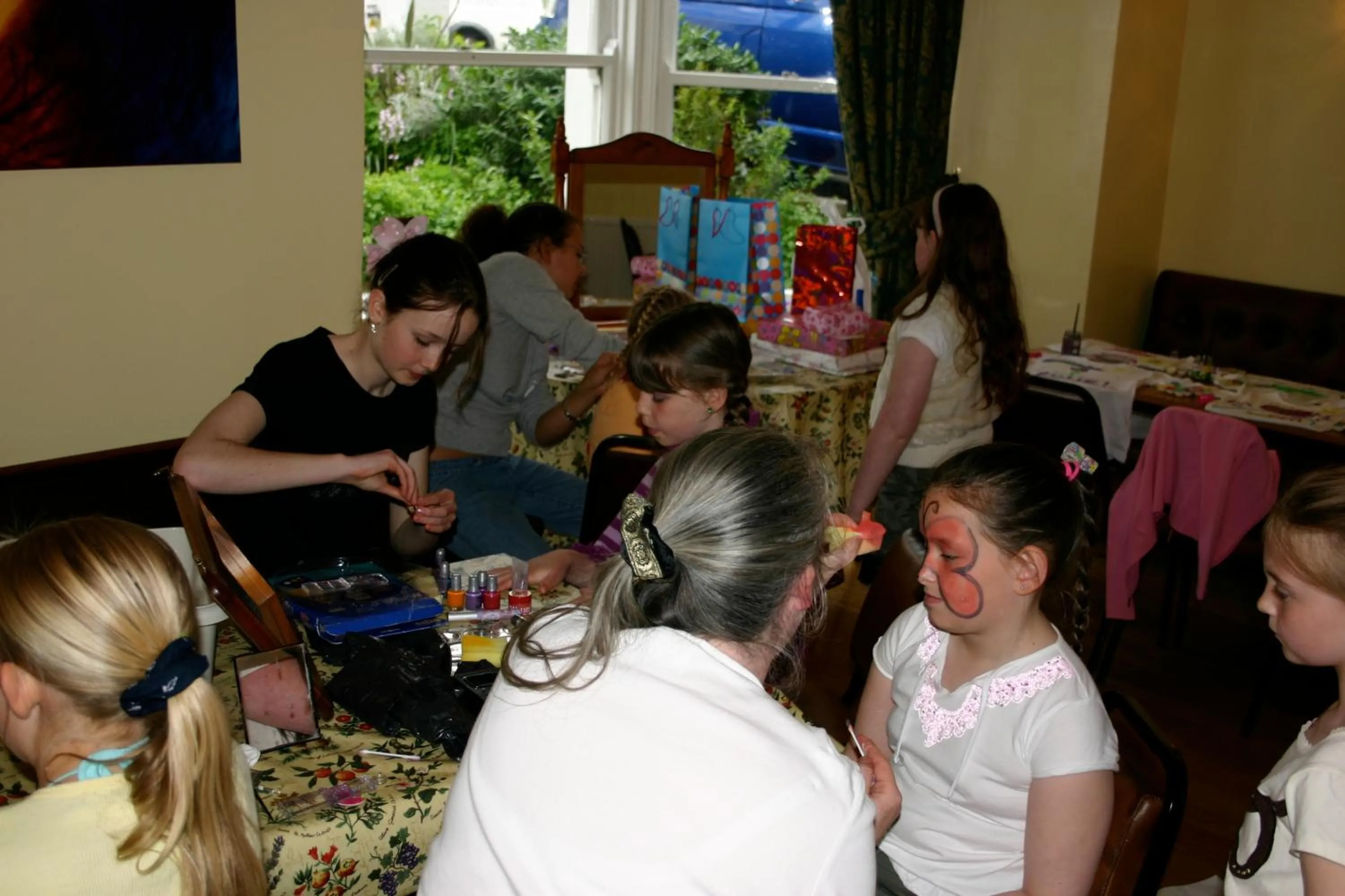 Restaurant/places to eat in Llandudno Hostel