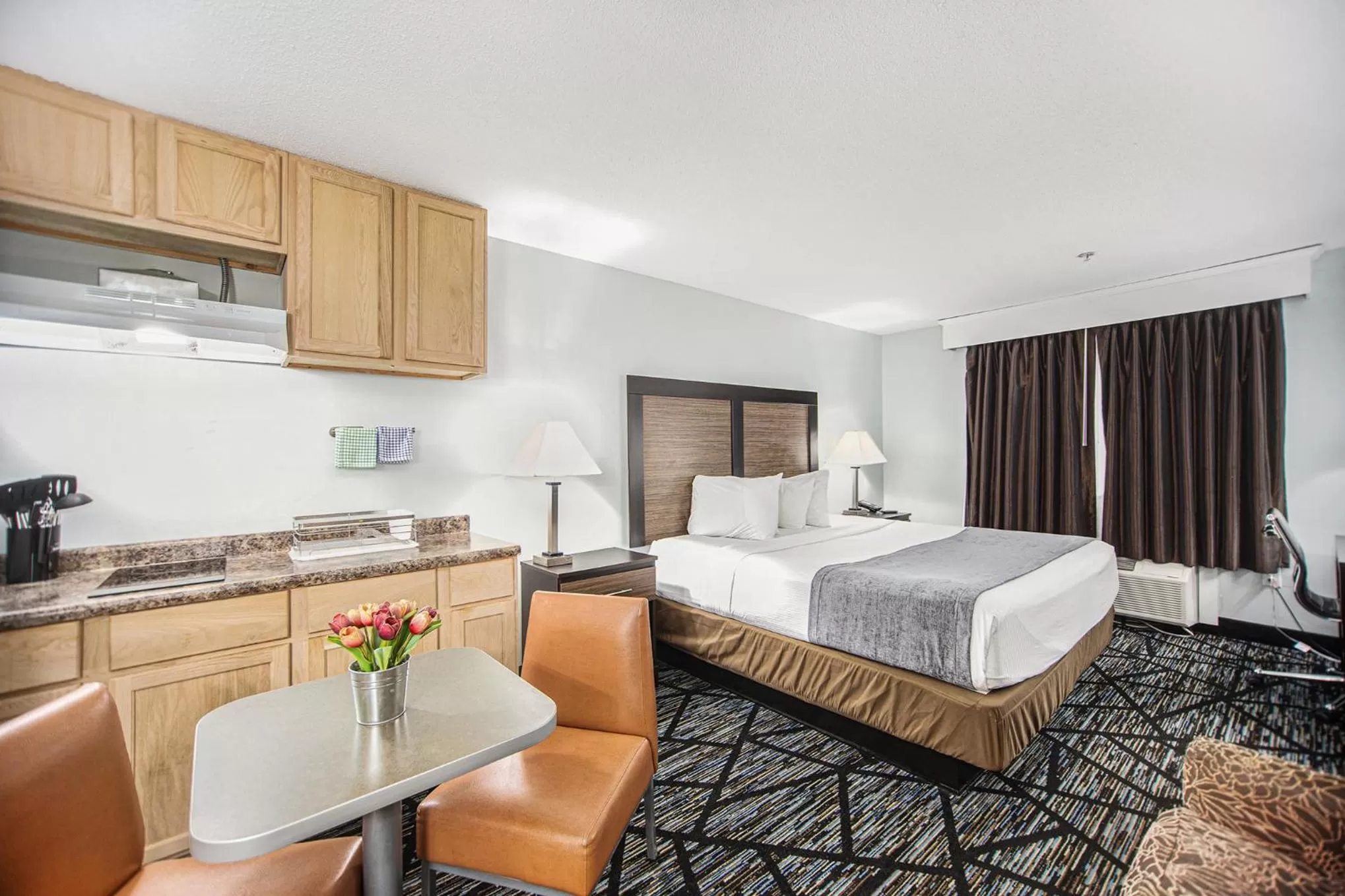 Photo of the whole room, Bed in Baymont by Wyndham Grand Haven