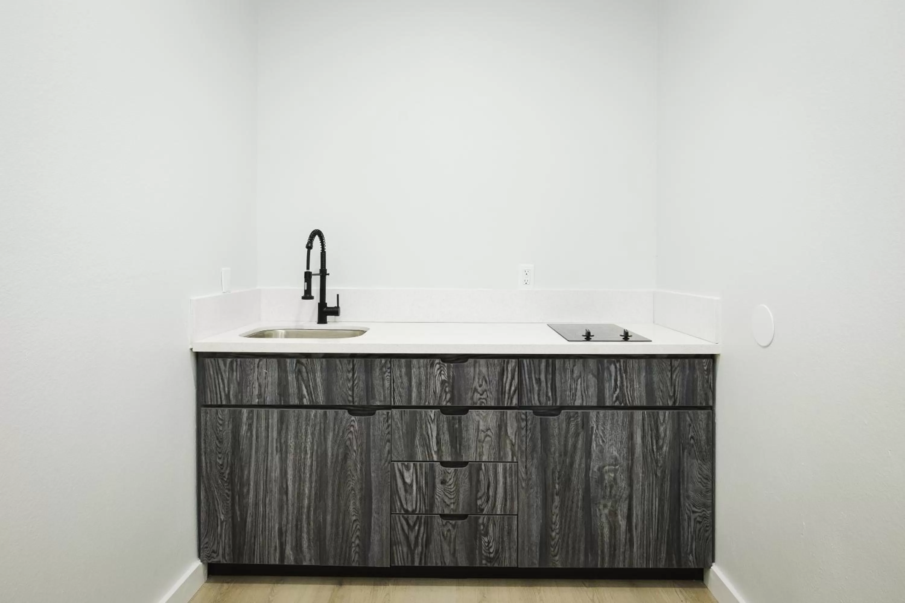 Kitchen or kitchenette in Sapphire Inn & Suites