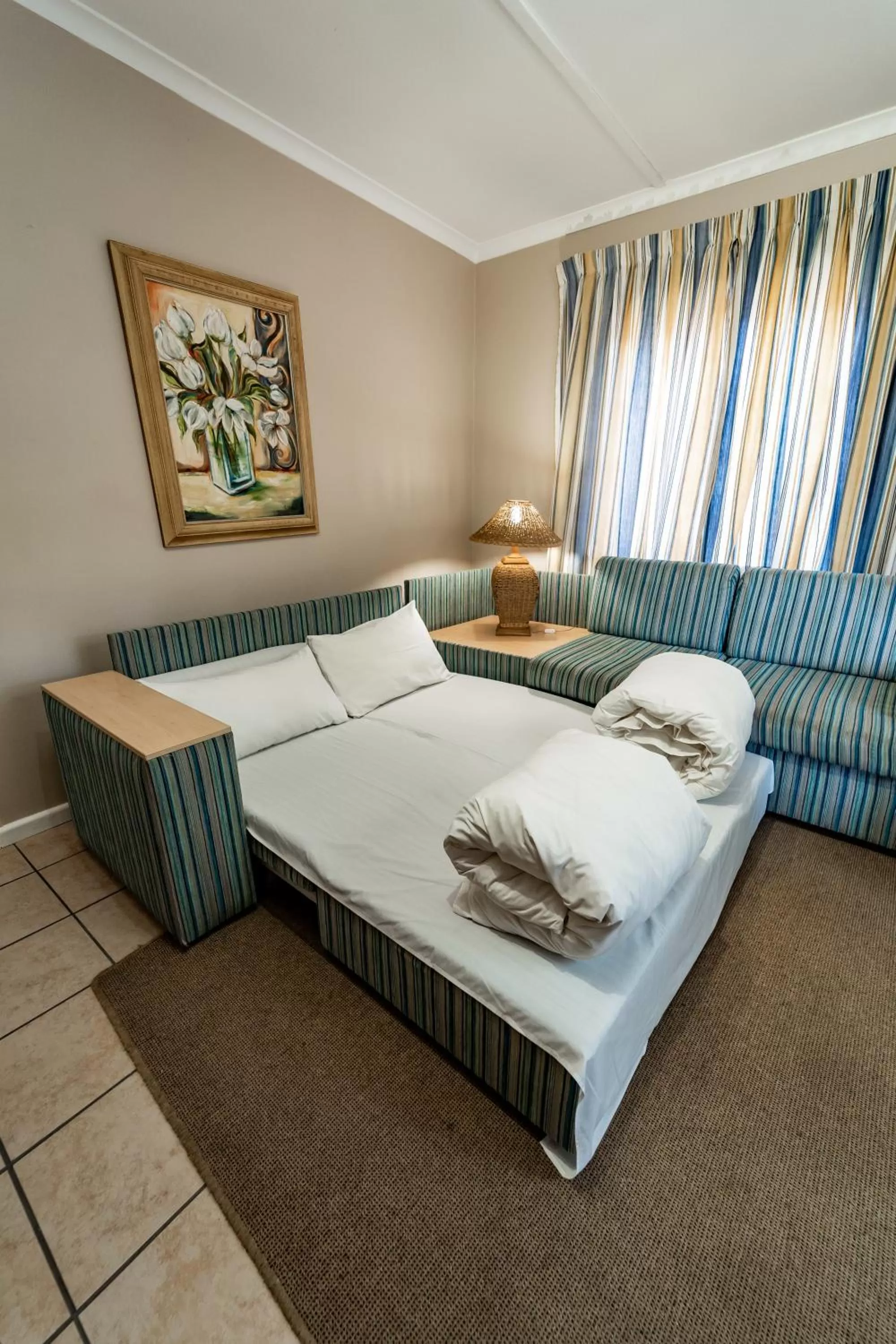 Living room, Bed in Gooderson Knysna Chalets