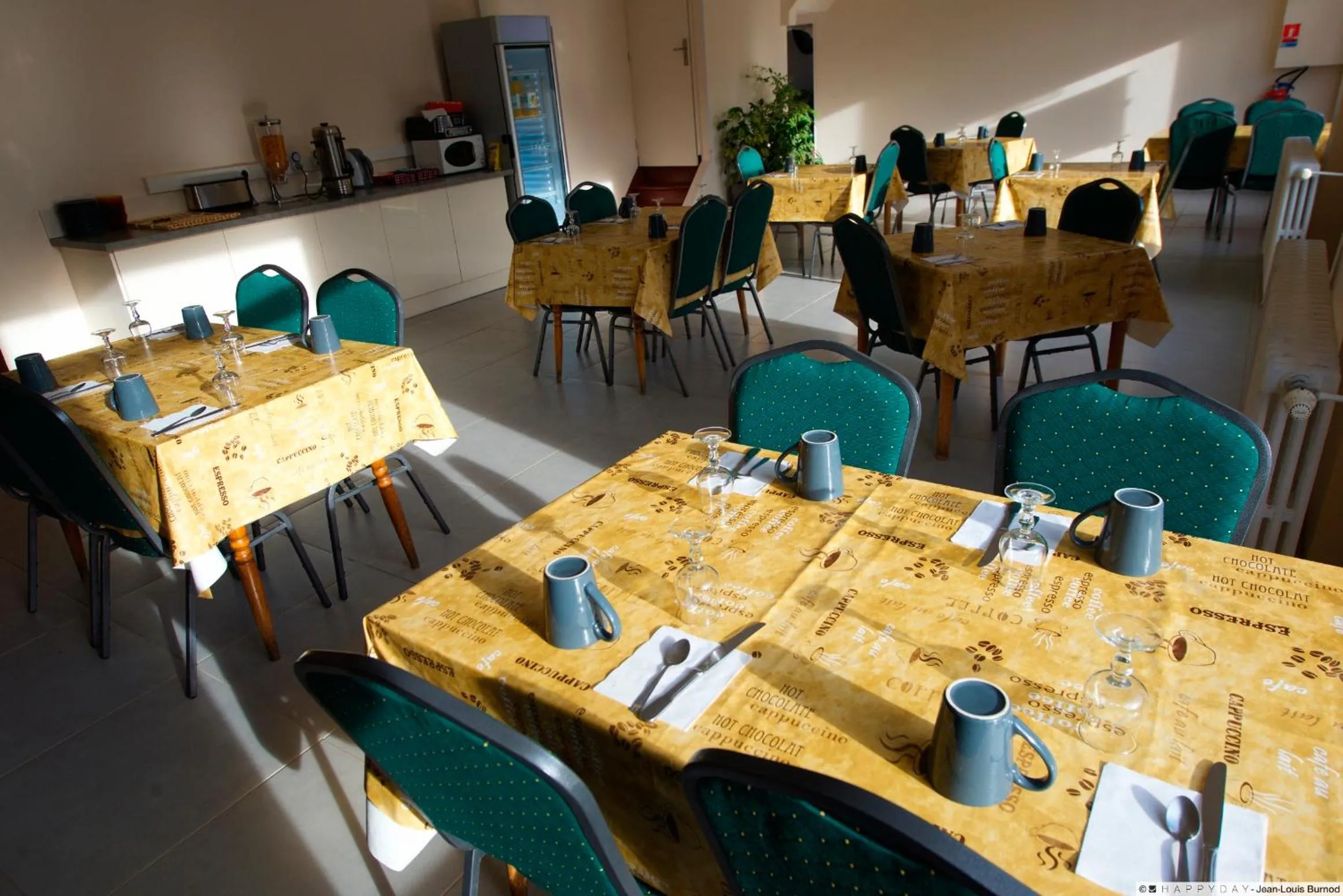 Restaurant/places to eat in Hôtel La Tente Verte