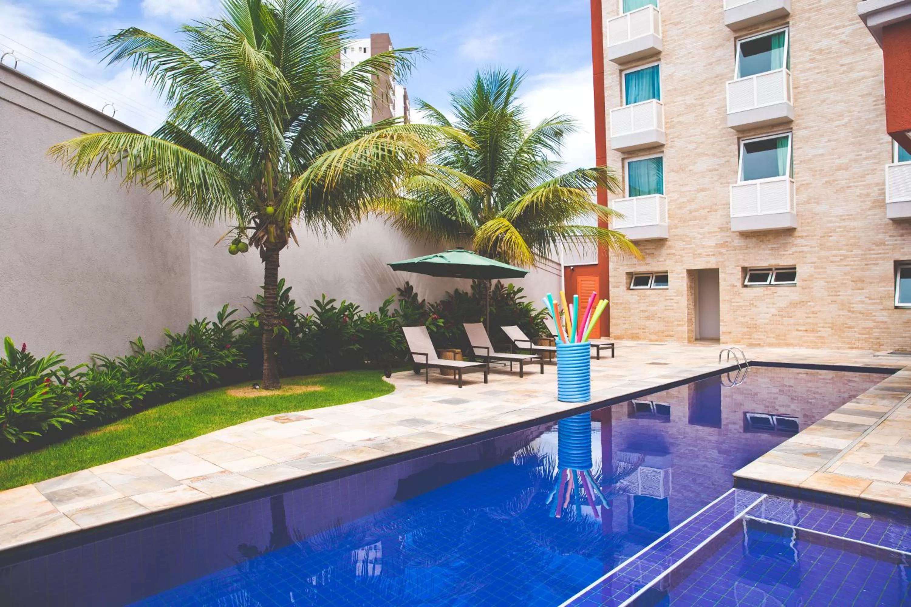 Swimming pool in Comfort Hotel Araraquara