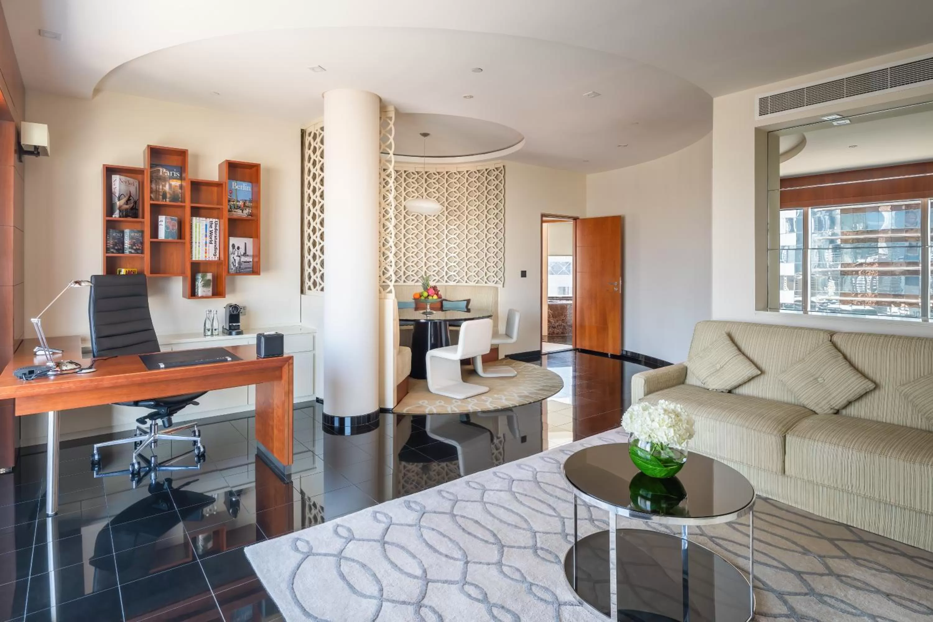 Living room, Seating Area in Jumeirah Emirates Towers